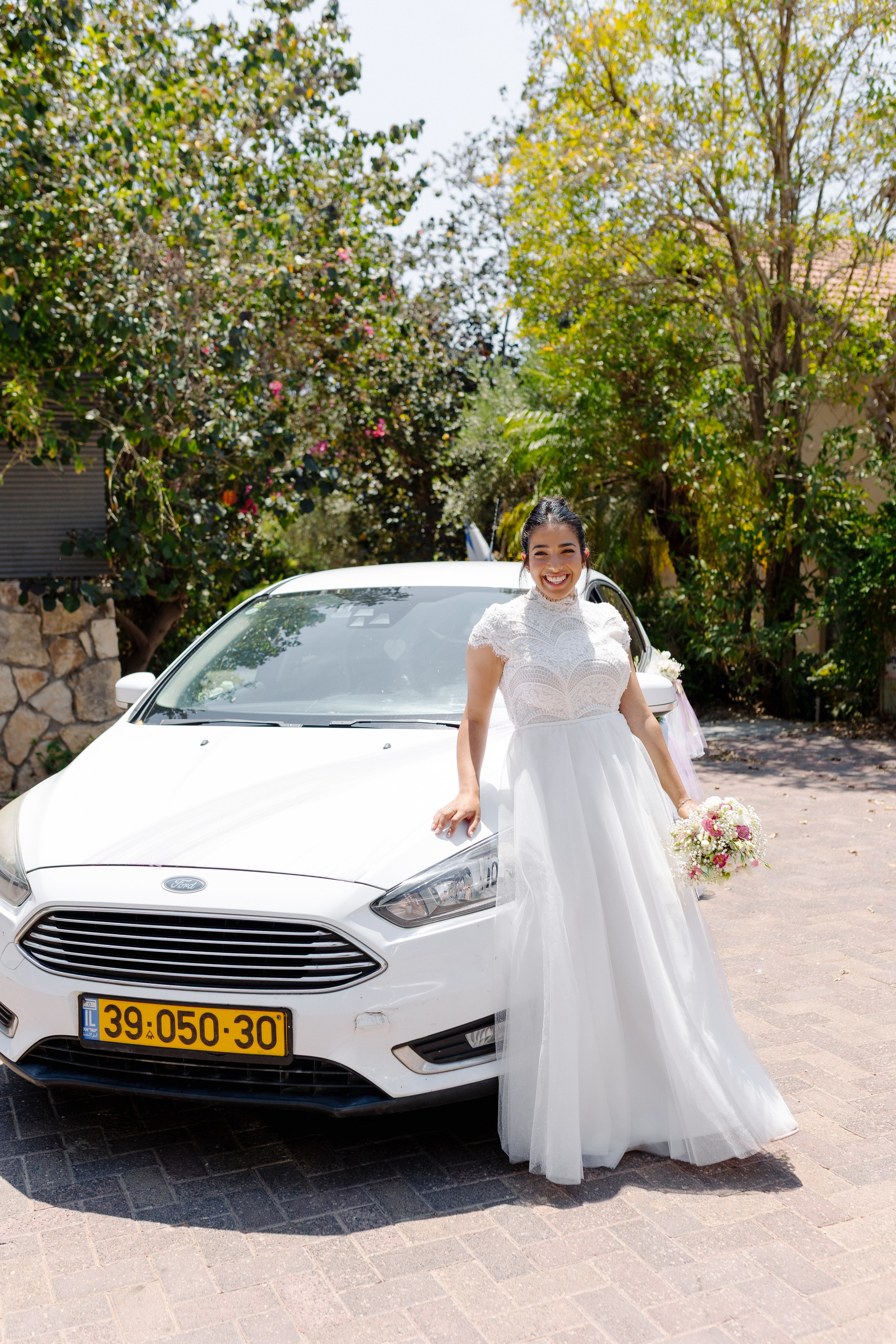 Beneath the Olive Trees. צלמת וצלם וידאו, הפועלים בישראל וברחבי העולם