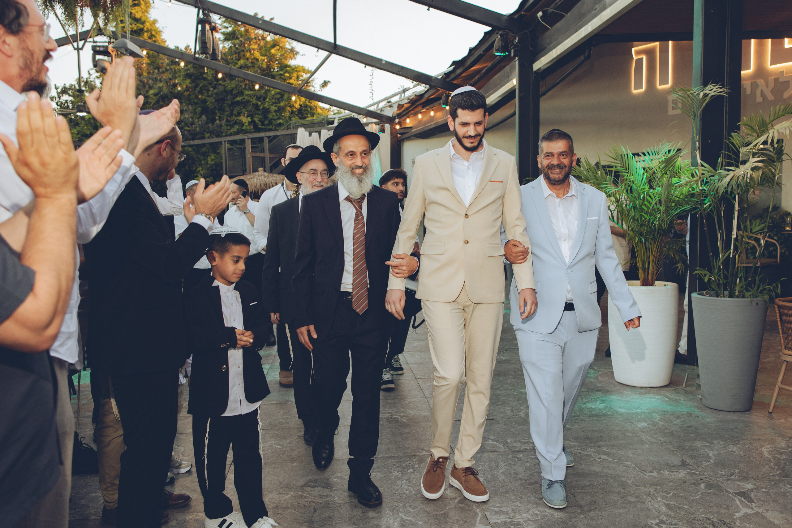 Mazel Tov, My Love (2026). צלמת וצלם וידאו, הפועלים בישראל וברחבי העולם