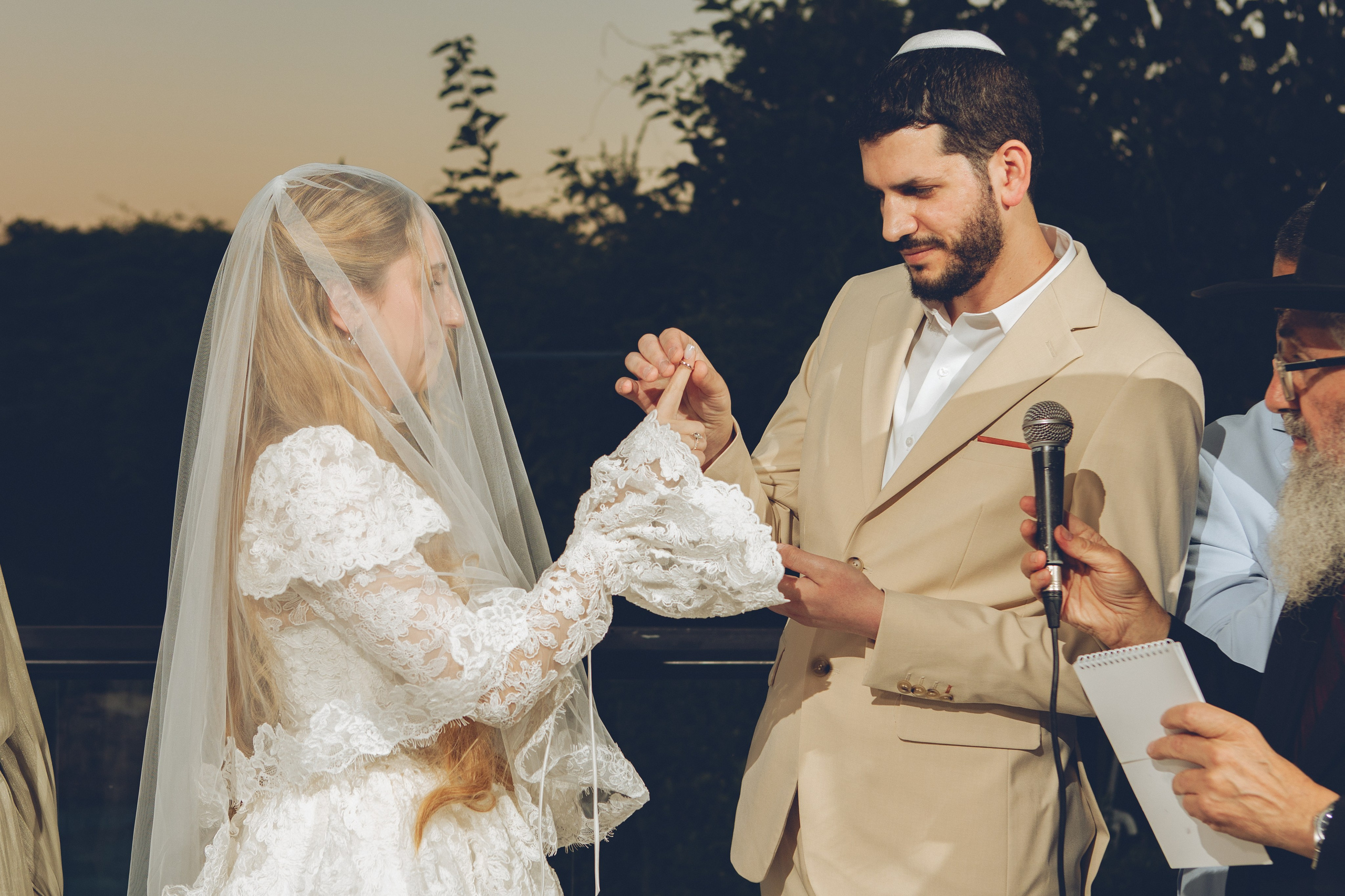 Mazel Tov, My Love (2026). צלמת וצלם וידאו, הפועלים בישראל וברחבי העולם