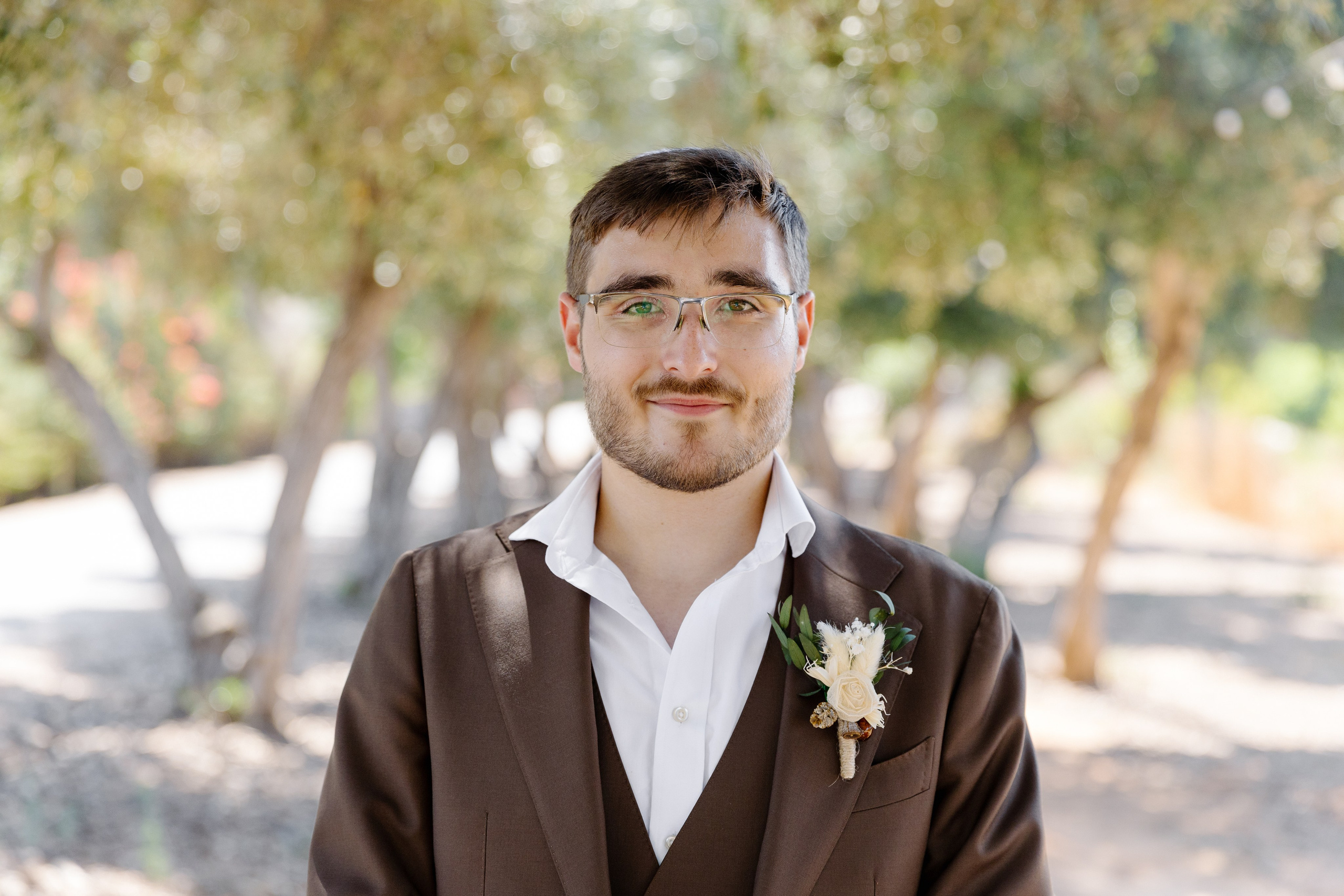 Beneath the Olive Trees. צלמת וצלם וידאו, הפועלים בישראל וברחבי העולם