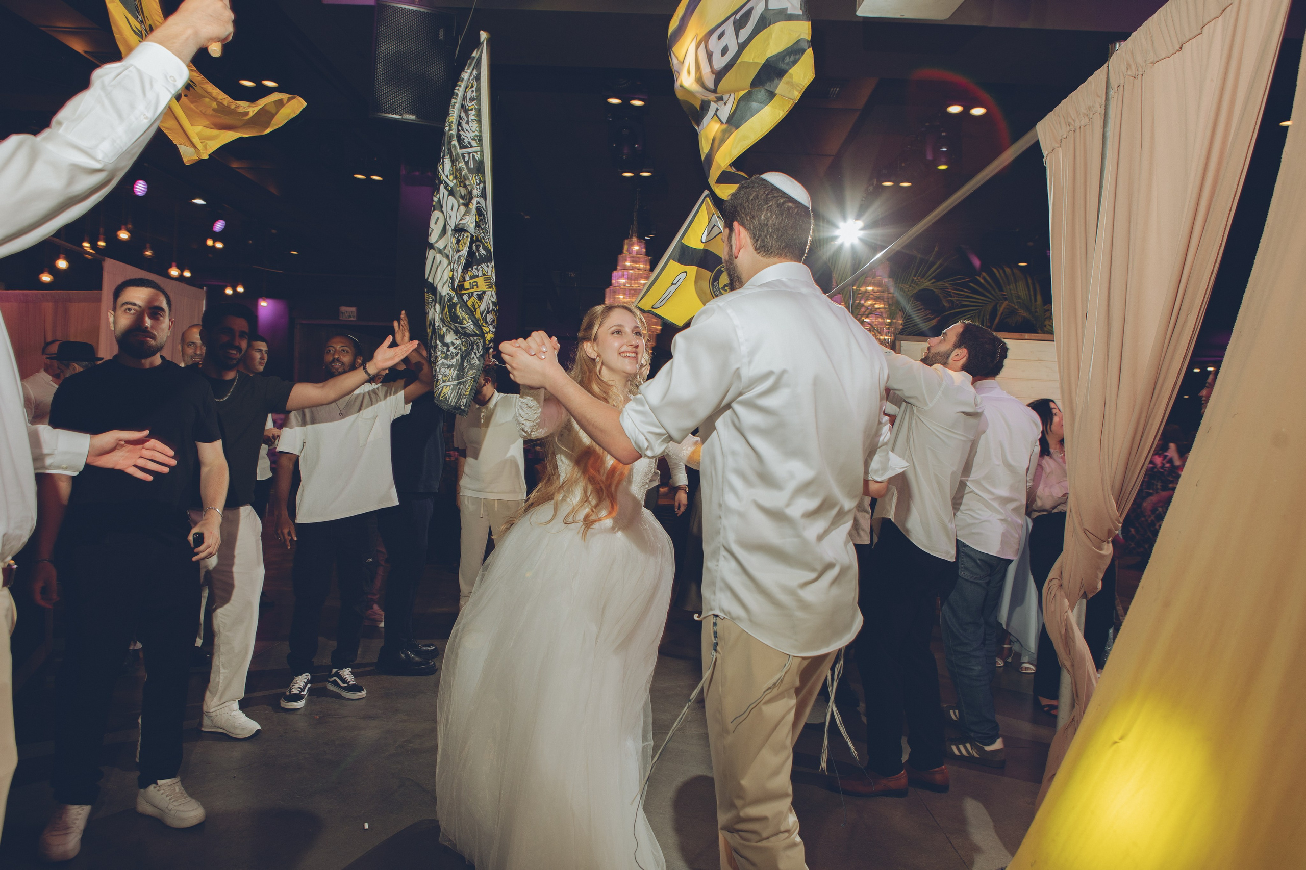 Mazel Tov, My Love (2026). צלמת וצלם וידאו, הפועלים בישראל וברחבי העולם