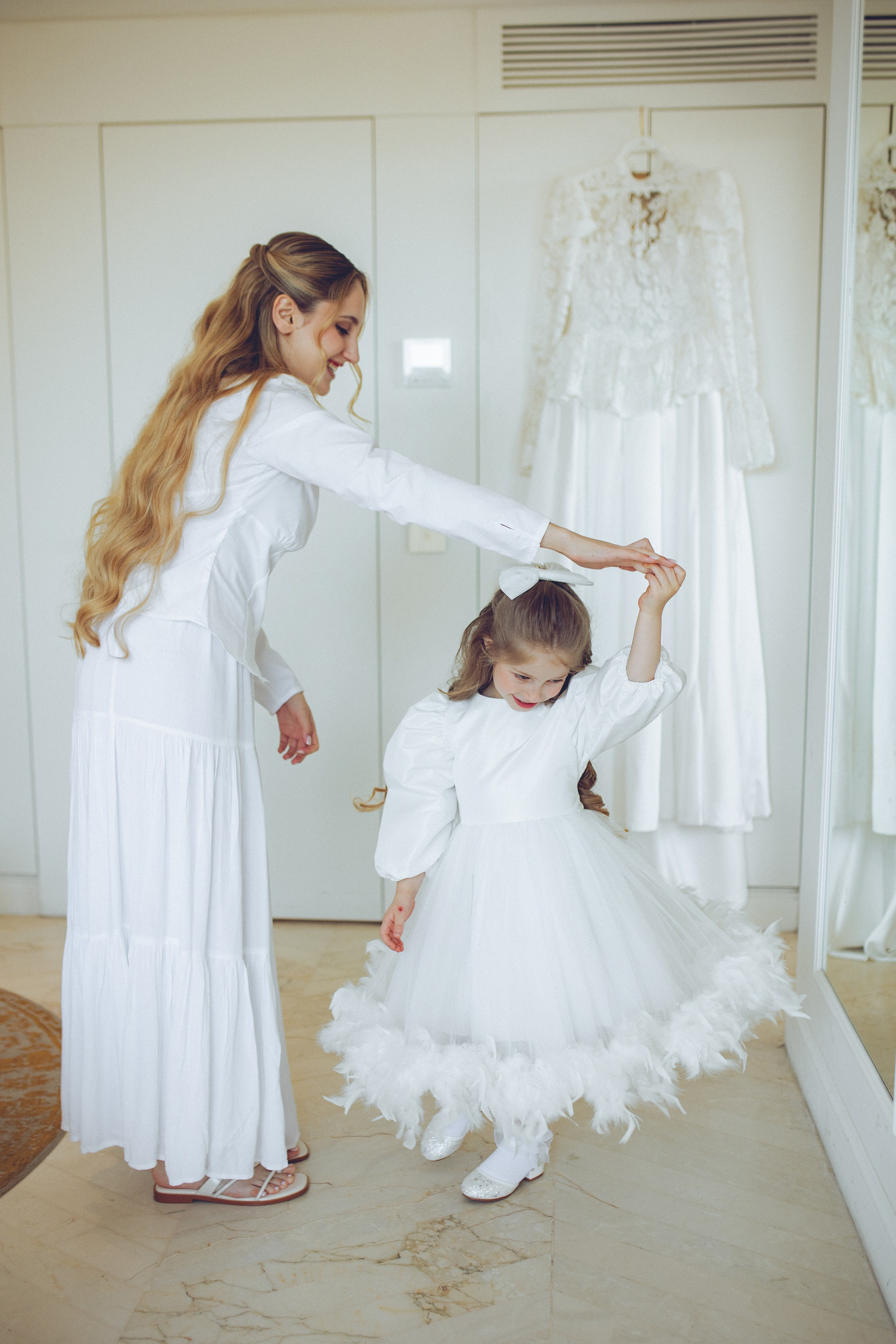 Mazel Tov, My Love (2026). צלמת וצלם וידאו, הפועלים בישראל וברחבי העולם