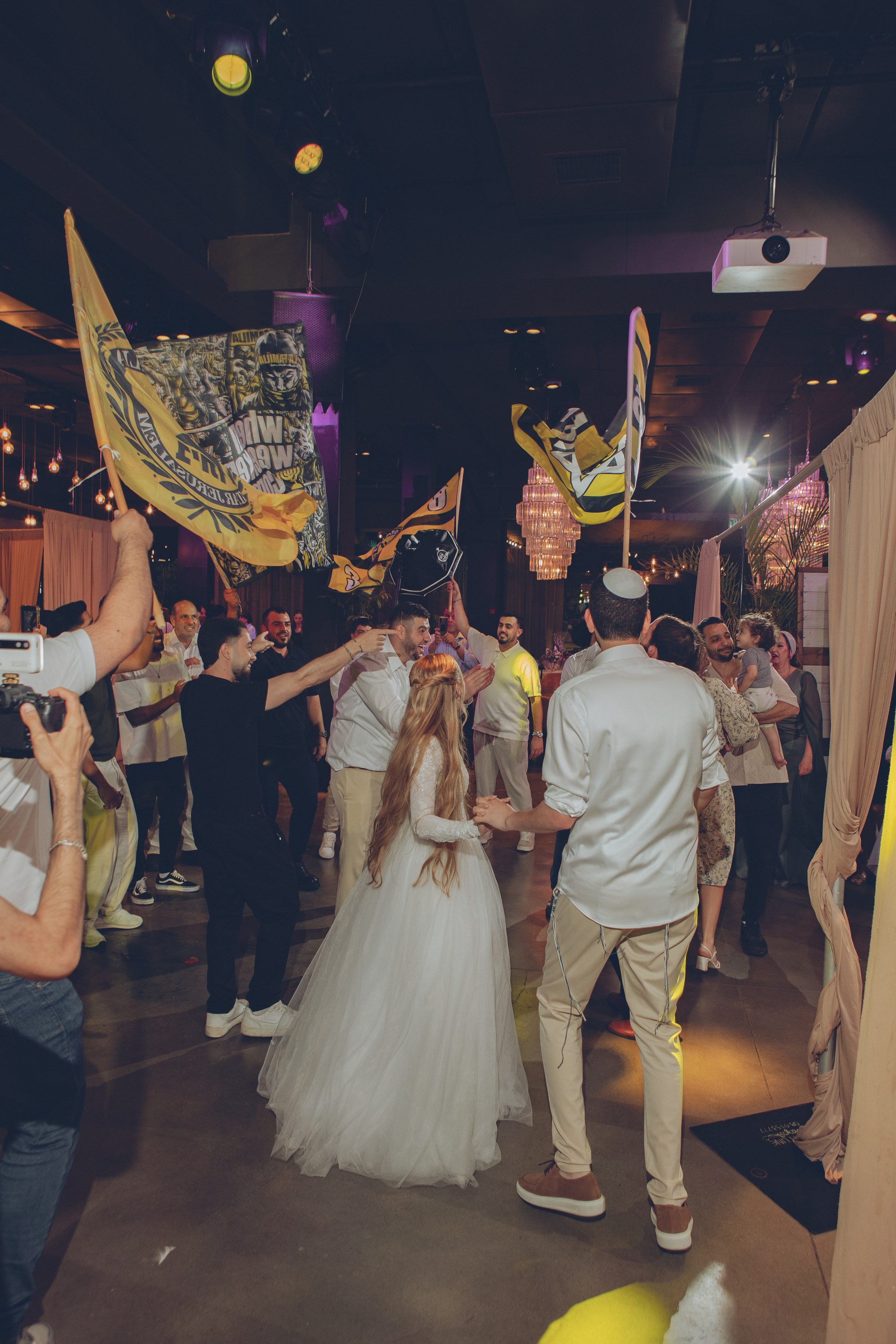 Mazel Tov, My Love (2026). צלמת וצלם וידאו, הפועלים בישראל וברחבי העולם