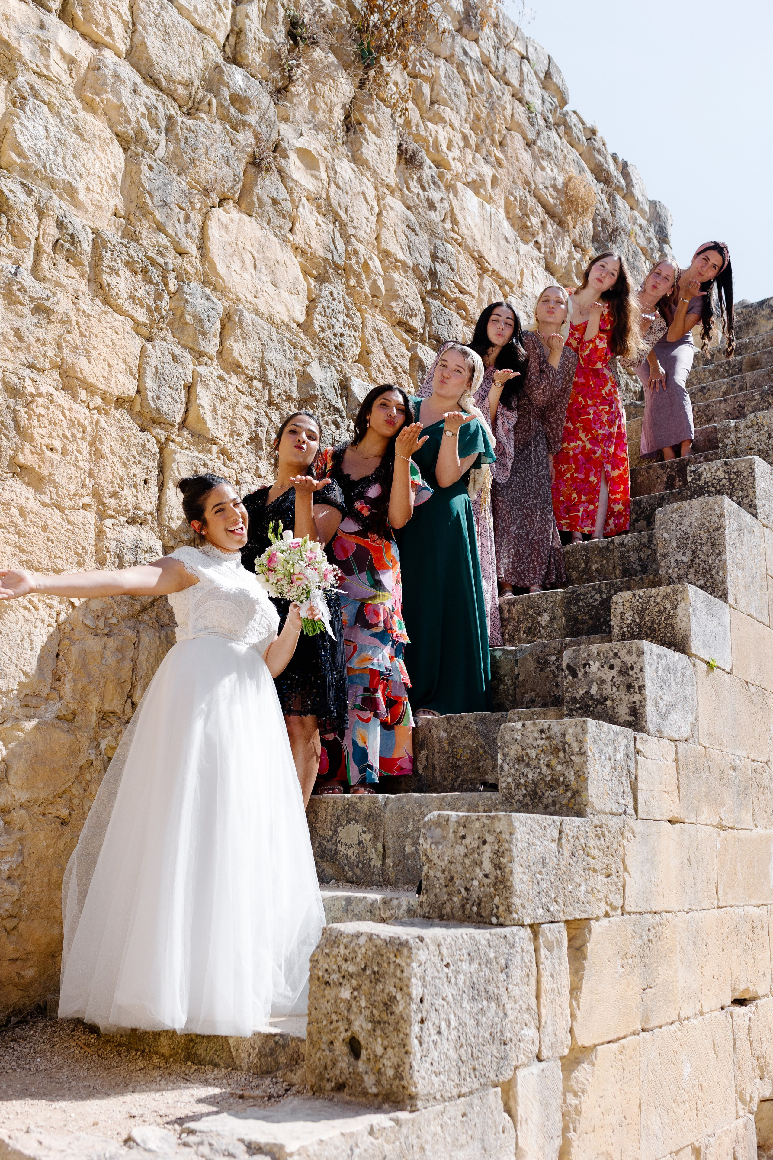 Beneath the Olive Trees. צלמת וצלם וידאו, הפועלים בישראל וברחבי העולם