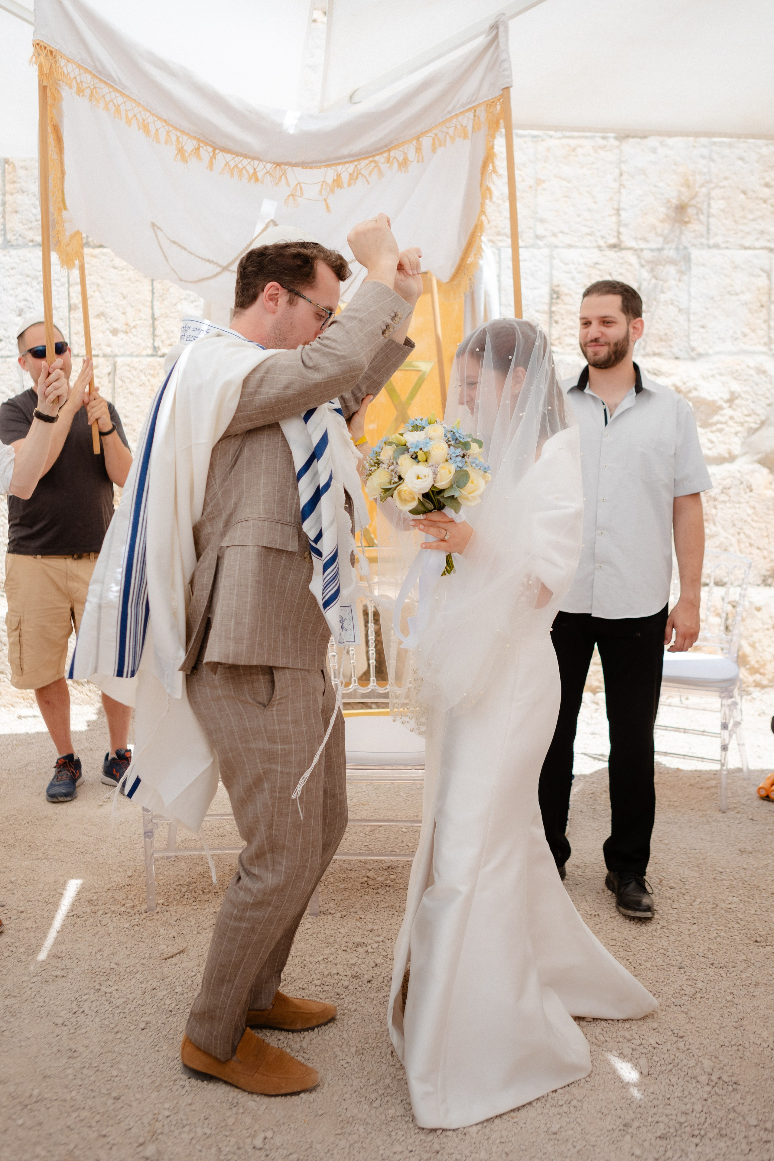Love Beyond the Horizon (2025). צלמת וצלם וידאו, הפועלים בישראל וברחבי העולם