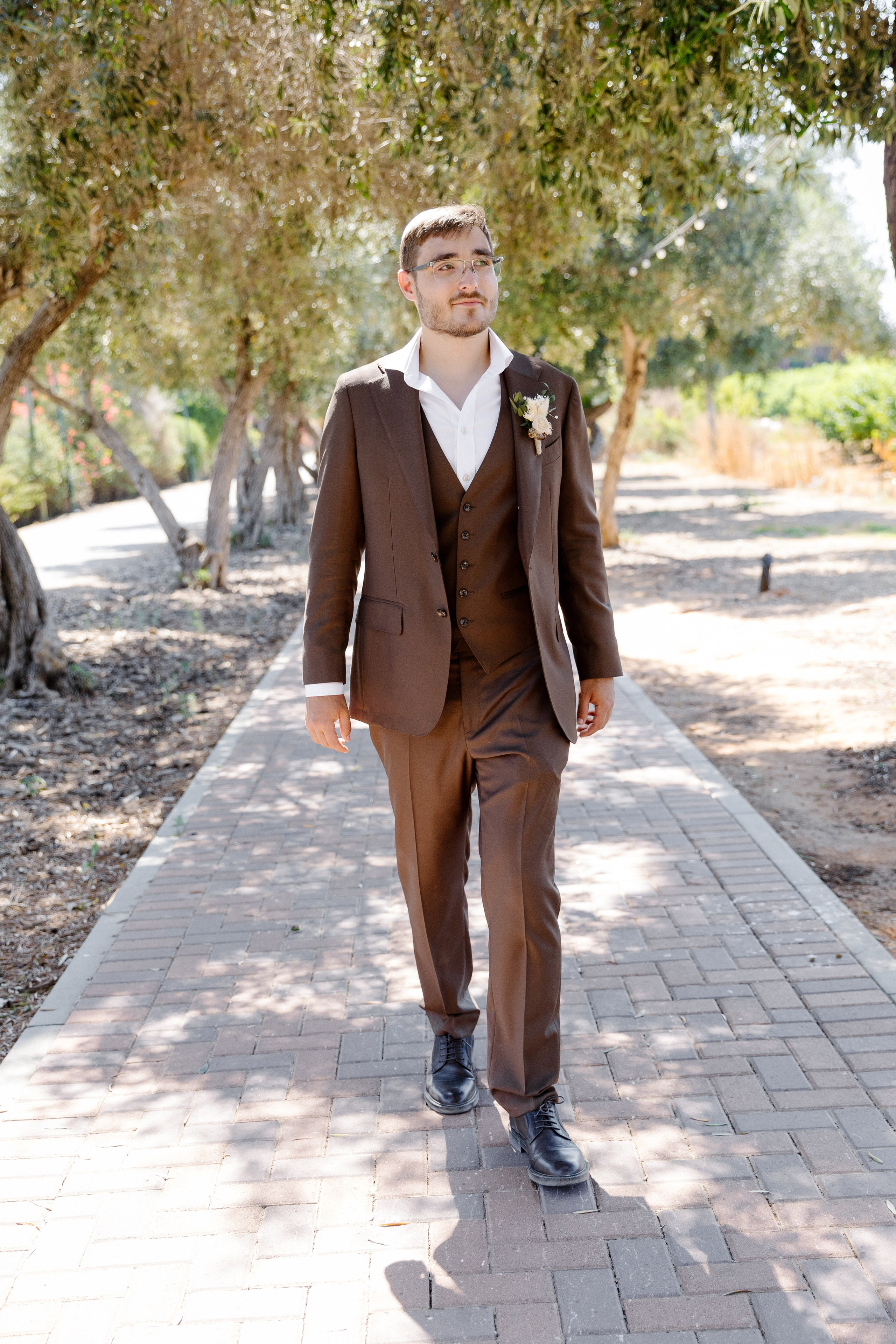 Beneath the Olive Trees. צלמת וצלם וידאו, הפועלים בישראל וברחבי העולם