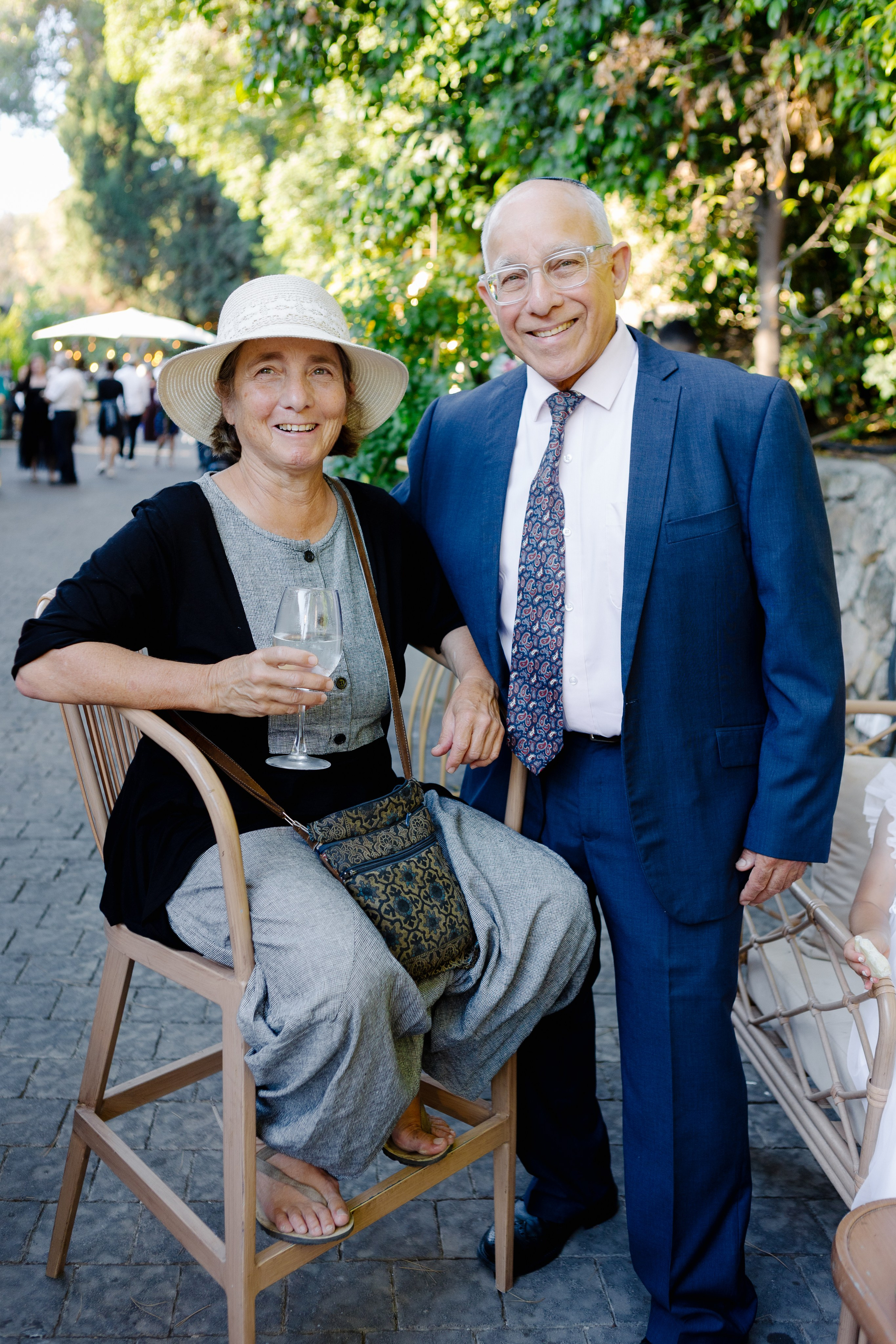 Beneath the Olive Trees. צלמת וצלם וידאו, הפועלים בישראל וברחבי העולם