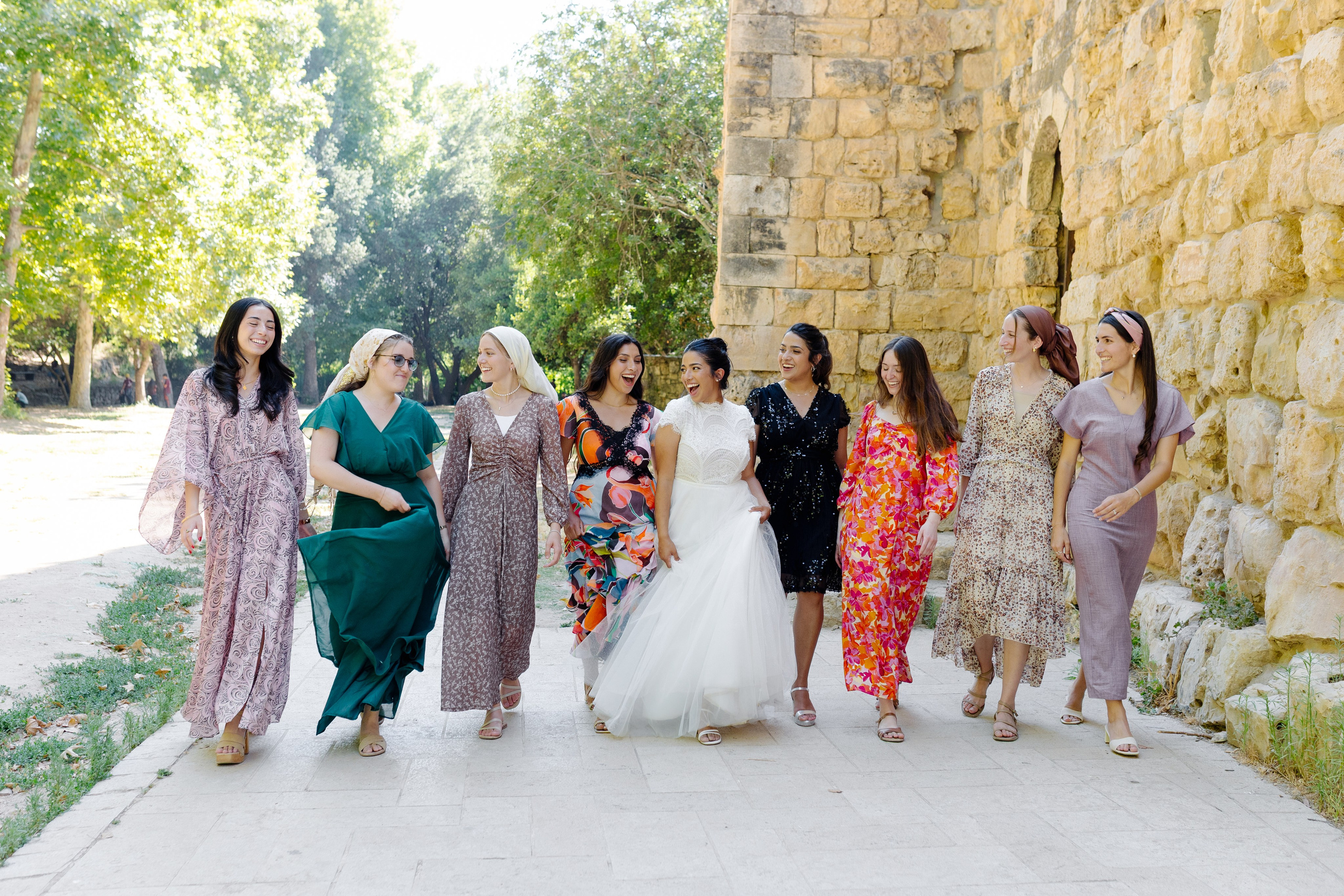 Beneath the Olive Trees. צלמת וצלם וידאו, הפועלים בישראל וברחבי העולם