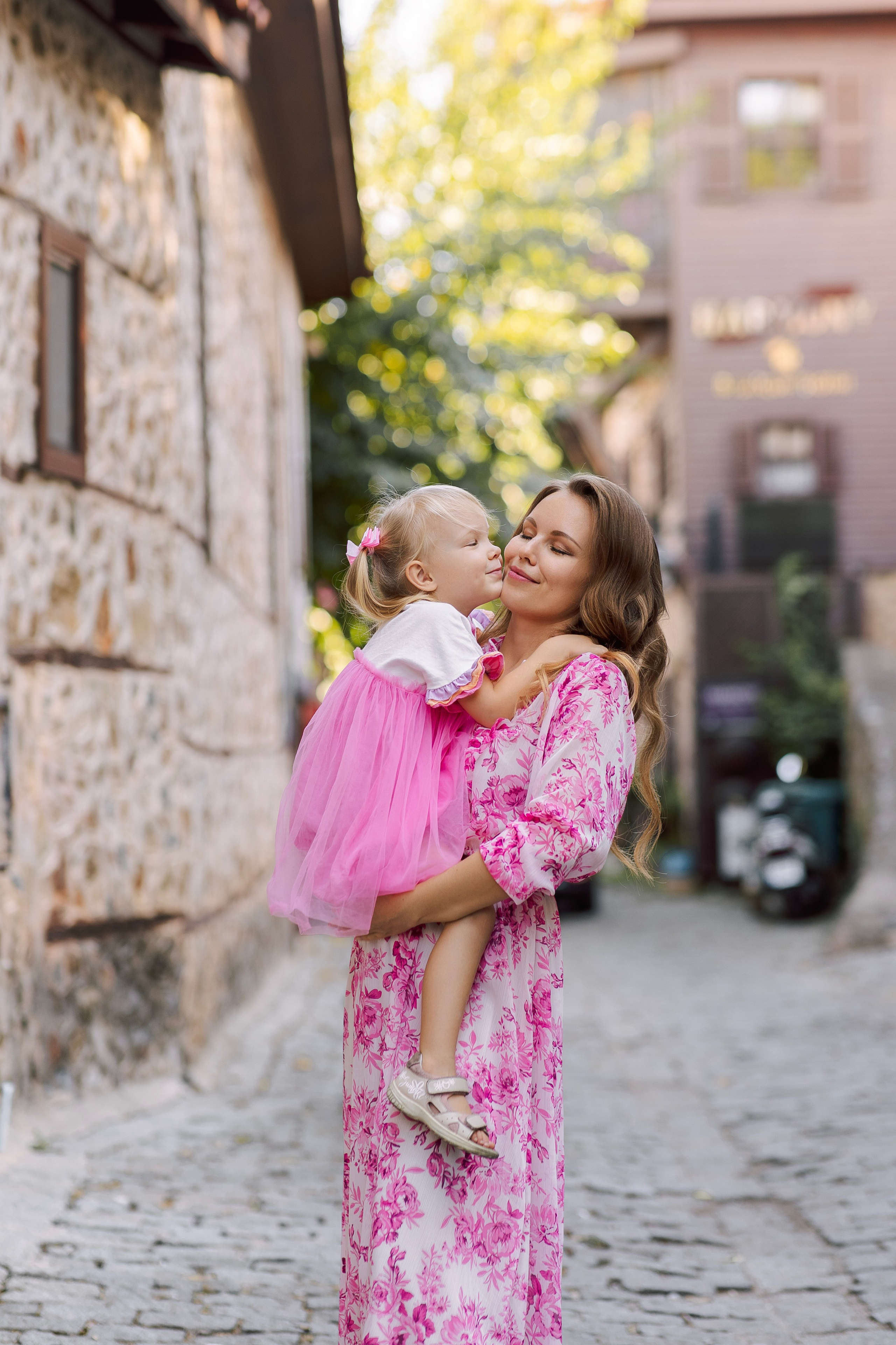 Family Walk in Alanya Old City | Colourful Streets Photoshoot. Professional Photographer in Alanya, Side, Belek, Antalya. Turkiye