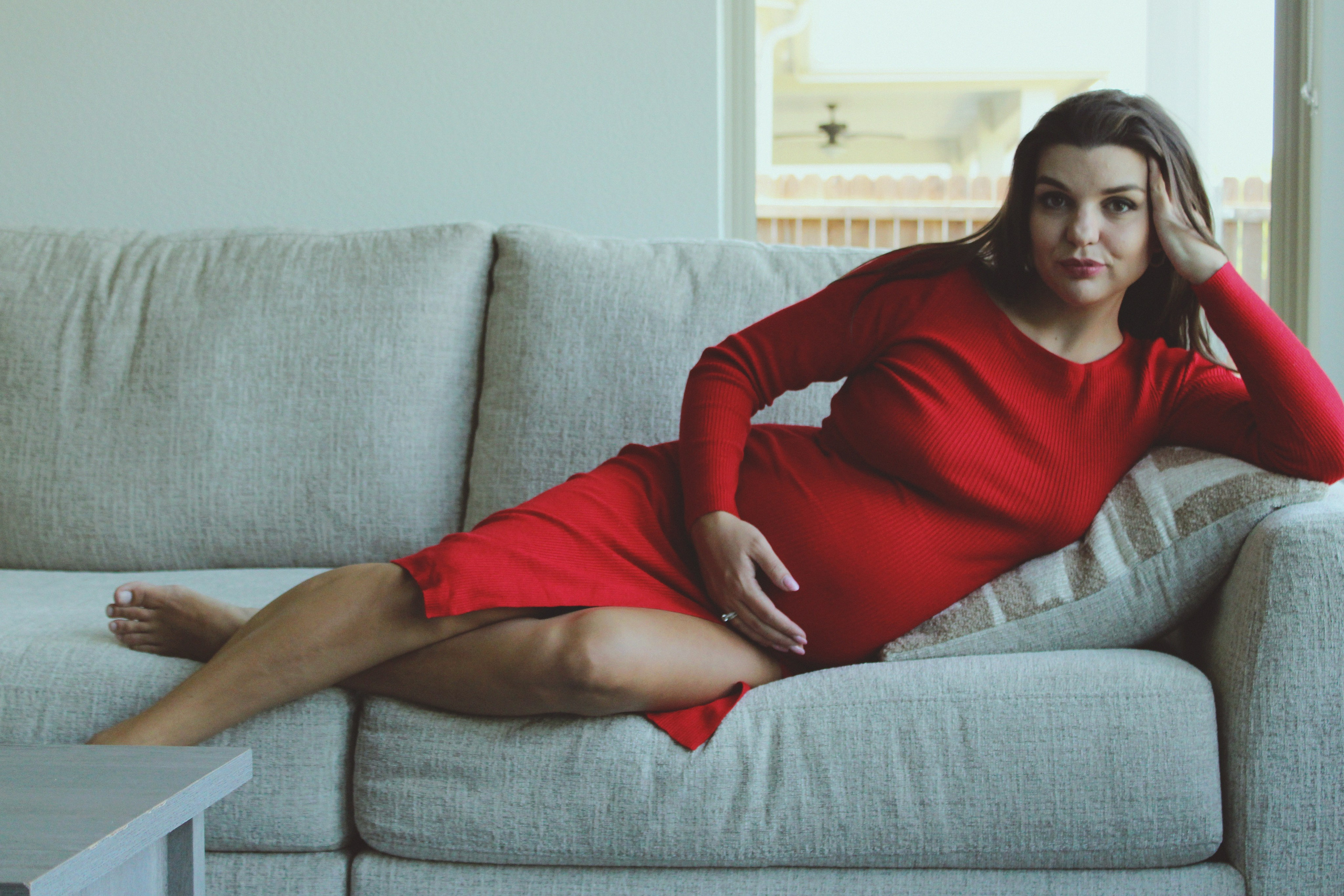 Maternity, Family & Pregnancy Photoshoot at Home. Lana Petrychenko — Portrait & Family Photographer. Valencia, Spain