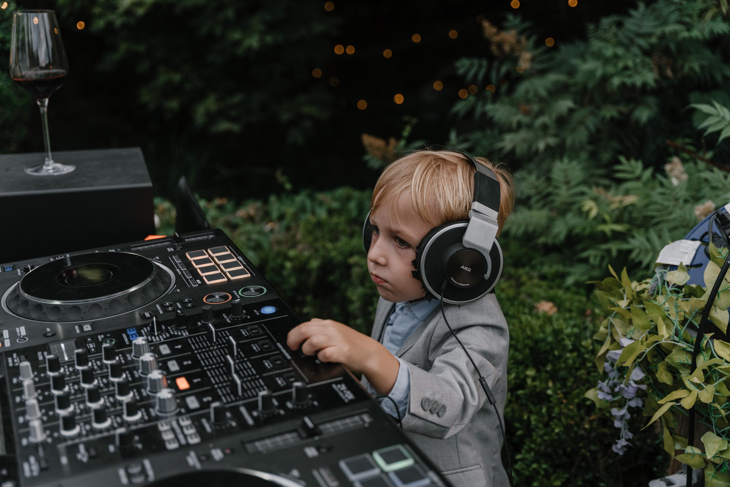 Intimate wedding day at Hertfordshire. London Wedding Photographer|Natasha Ferreira