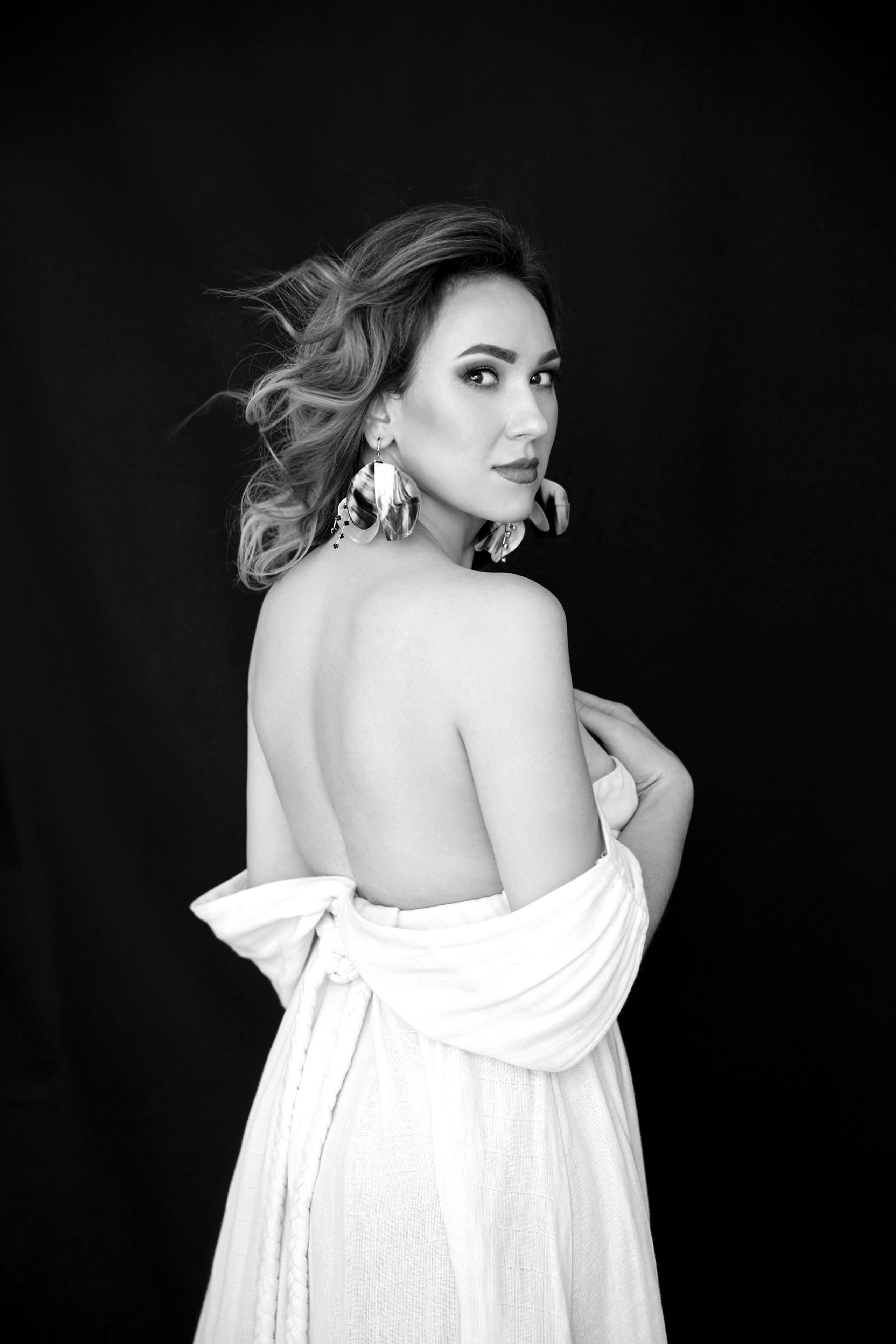 STUDIO EXPERIENCE. Female Photographer in Dubai