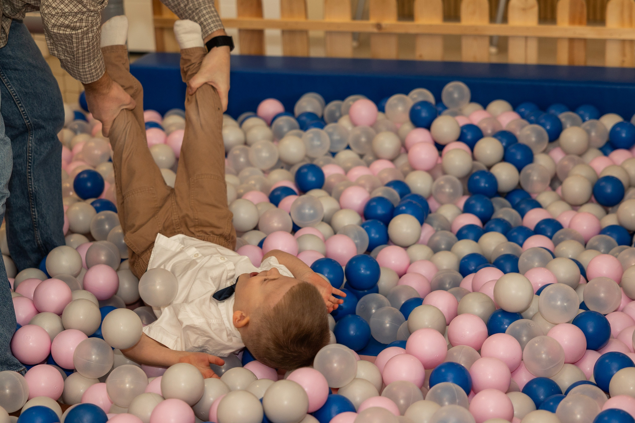 День рождения Артёма 24 января 2026 года. Семейный и детский фотограф в Варшаве Мила Бобровская