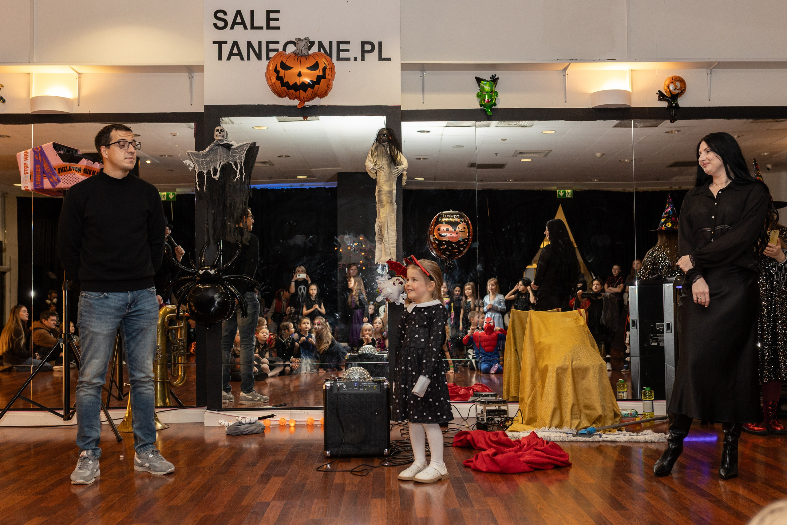 Leo dance studio Helloween 2025. Семейный и детский фотограф в Варшаве Мила Бобровская