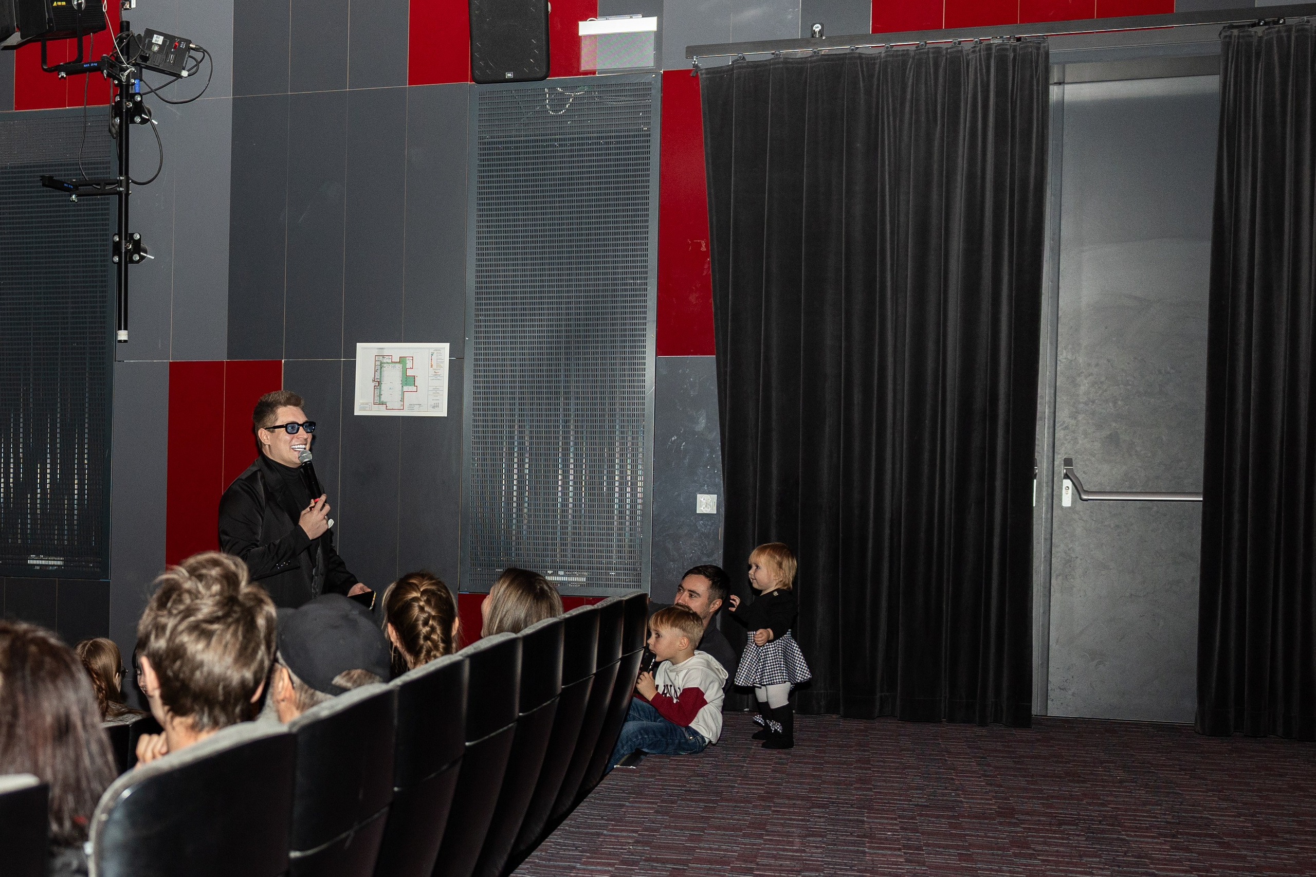 LEO DANCE SHOW WINTER 2025. Семейный и детский фотограф в Варшаве Мила Бобровская