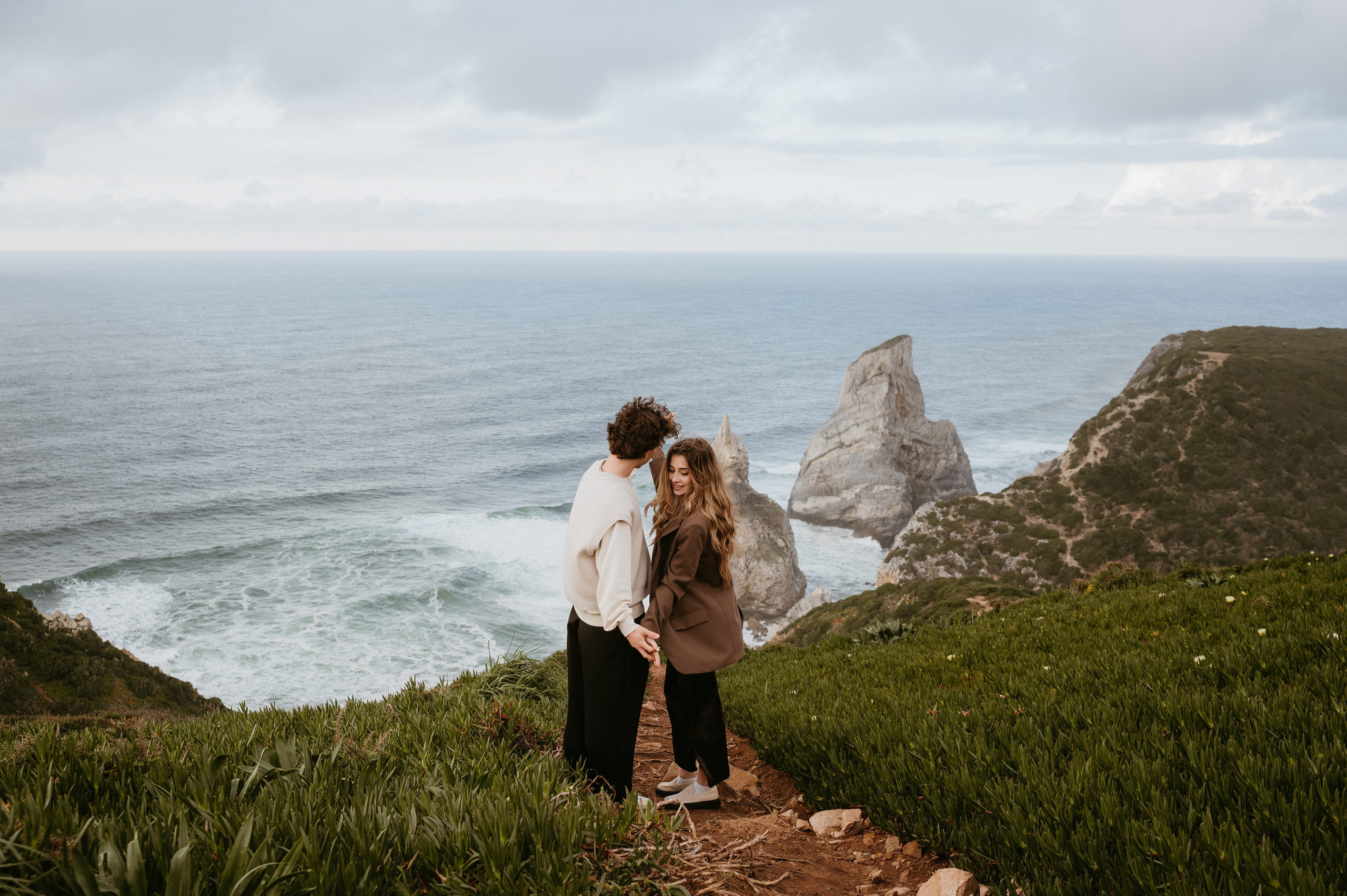 Praia da Ursa – ședință foto de cuplu într-un loc magic din Portugalia. Valentin Melen — wedding photographer