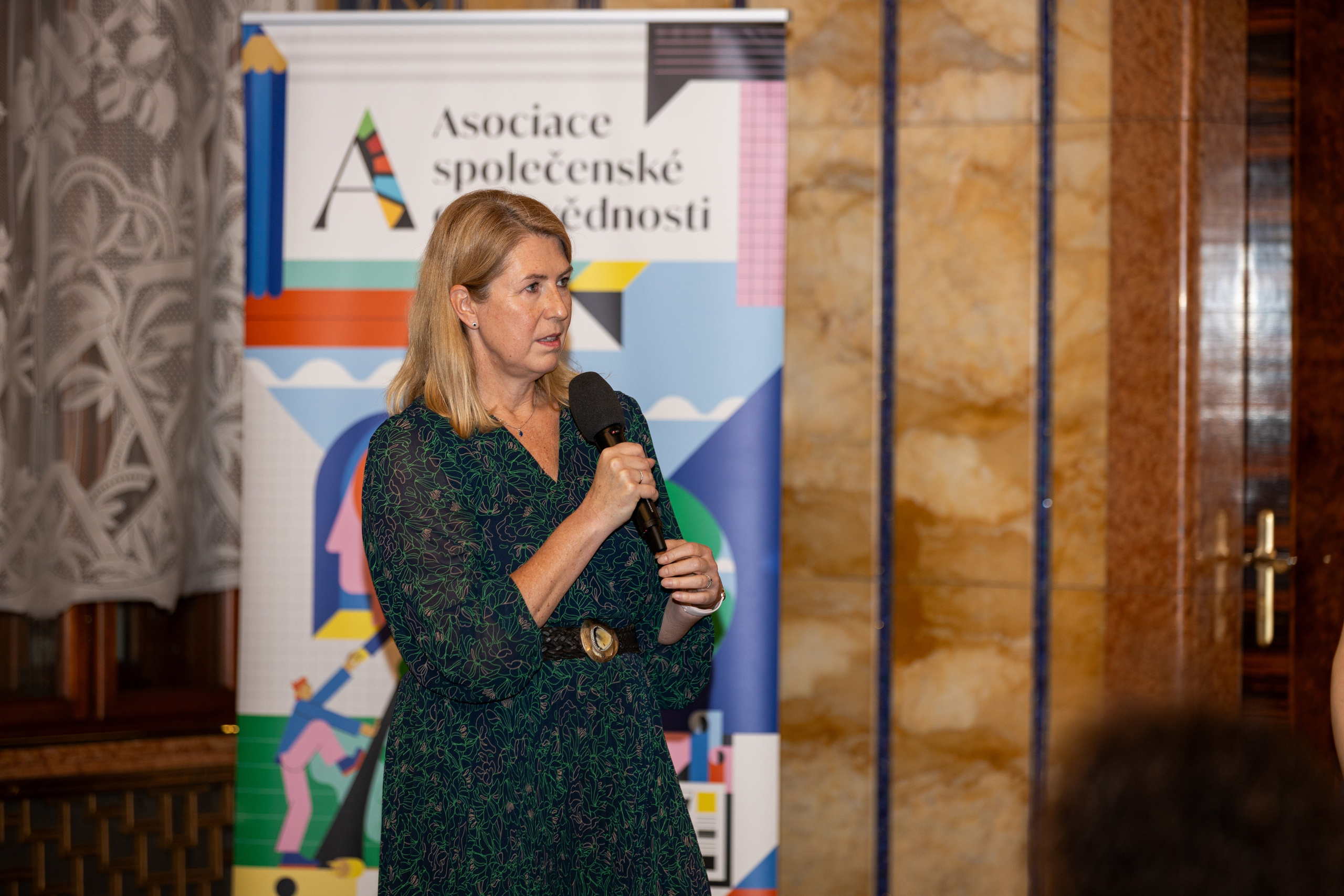 Eventová fotografie. Dana Lišková — Empatická fotografka | Introspektivní umělkyně | Neurodivergentní koučka| Zakladatelka Artepy.cz