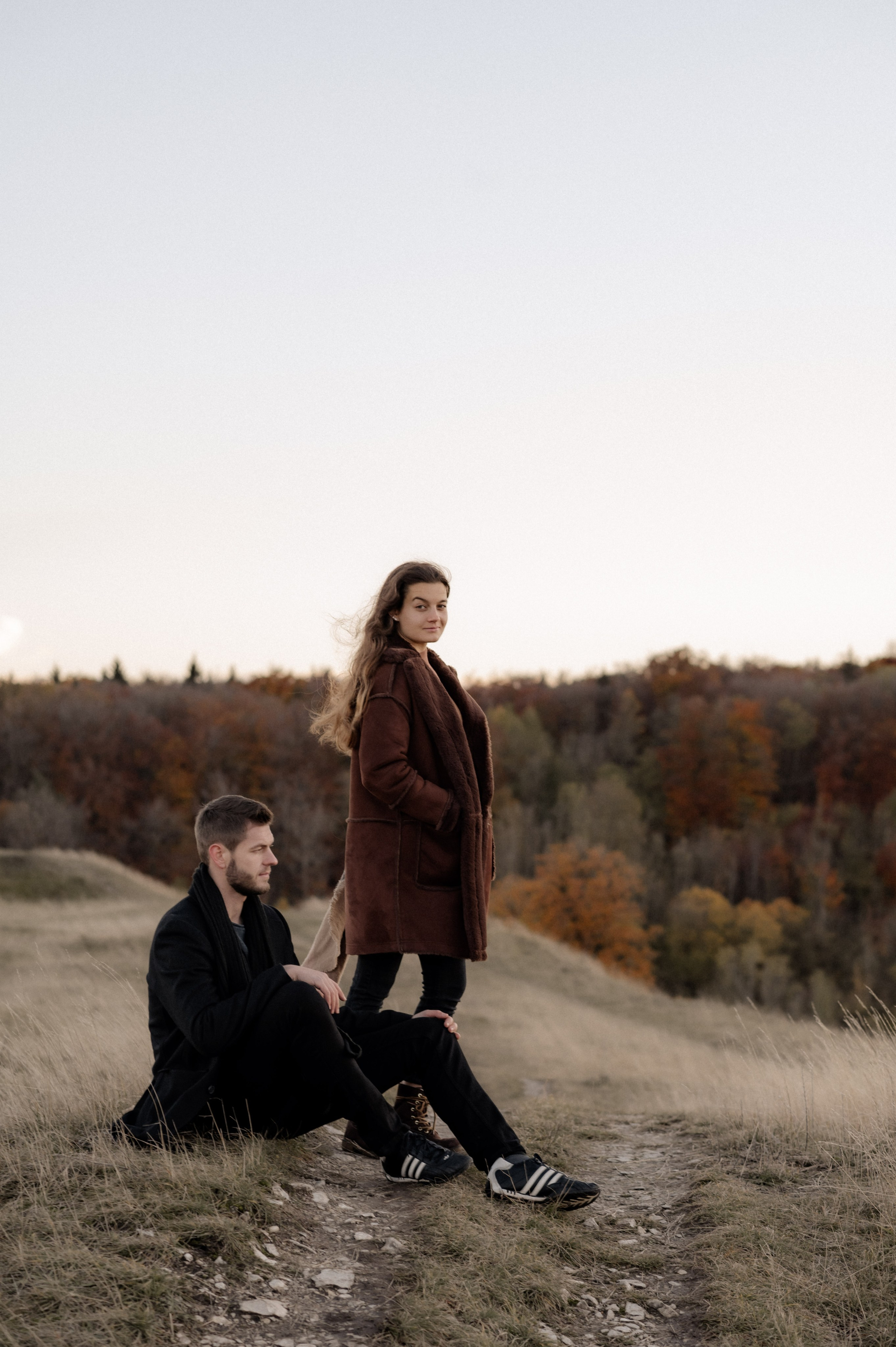 Wenn der Wind flüstert | Paarshooting am Gelben Berg. Photographer in Nuremberg Irina Mehnert from Ansbach