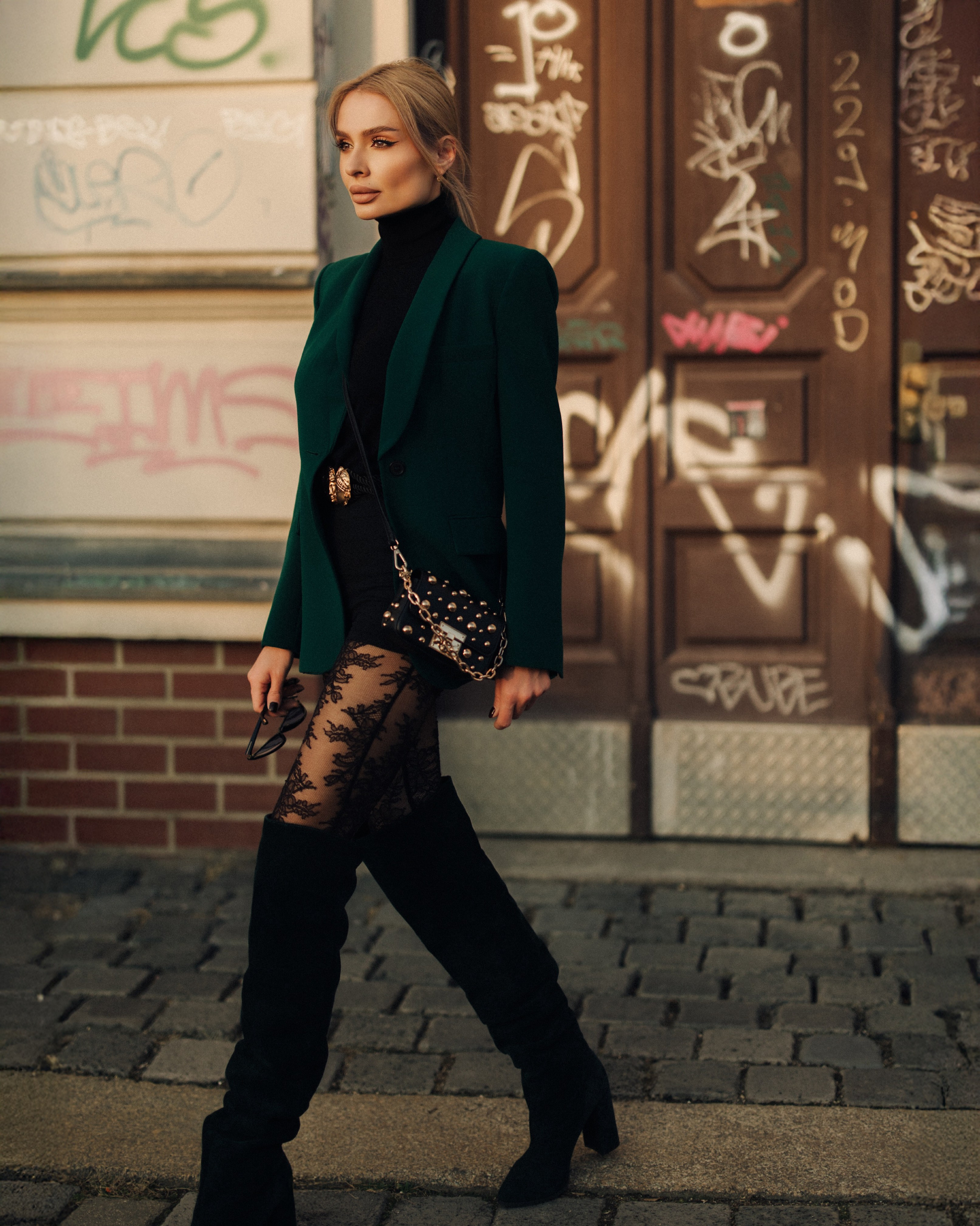 Golden Hour Portrait in Leipzig. Elegant Woman in Fur Coat&Suit. Timeless Photography by Kristina Kozheltsova. Kristina Kozheltsova- Soulful Portrait&Lifestyle&Love Story Photographer in Leipzig, Germany