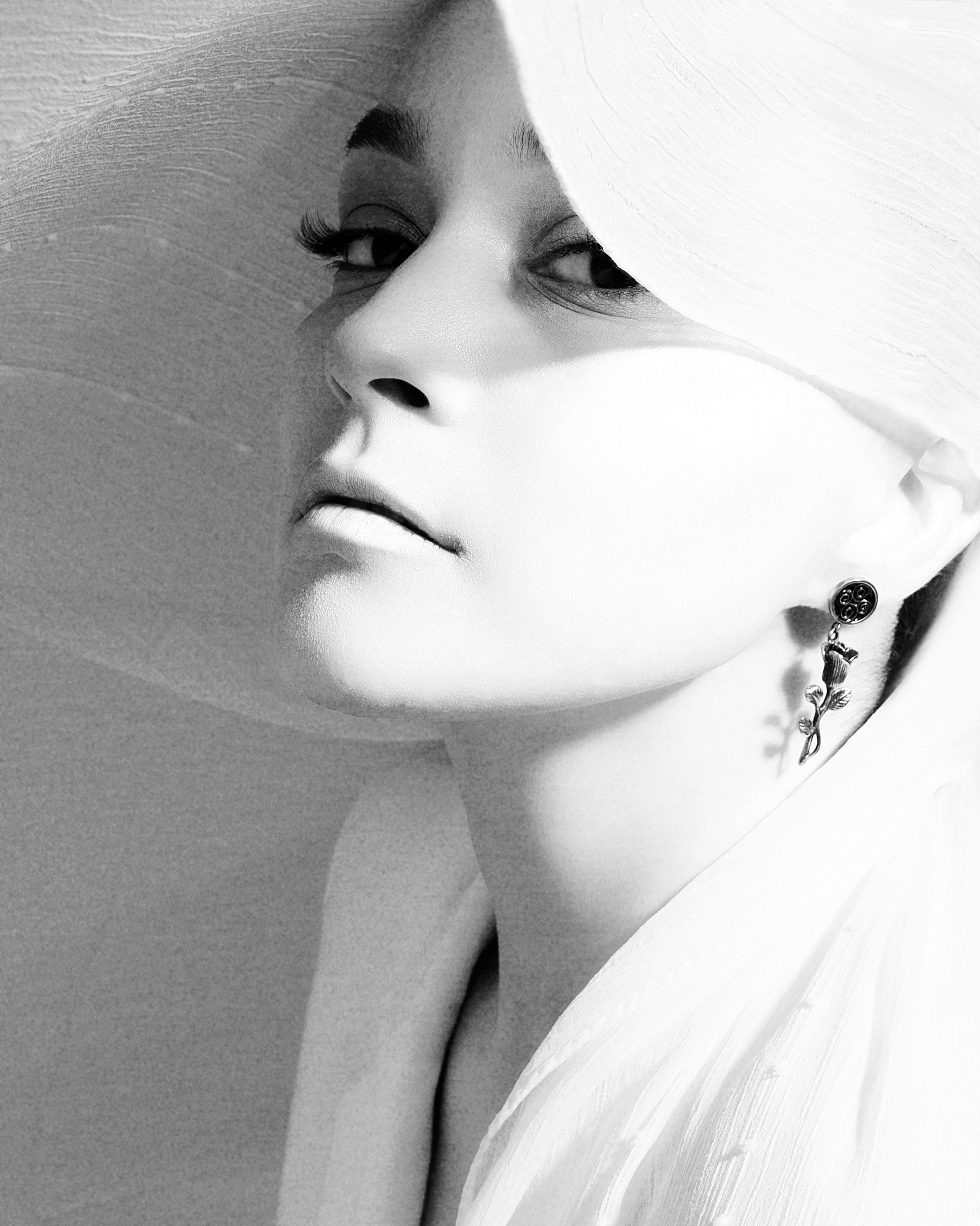 The white rose behind its own eyes. Фотограф Баку Тбилиси