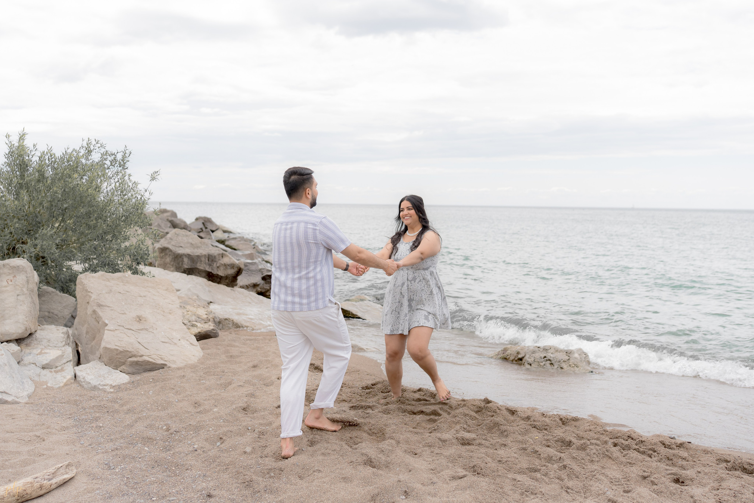 Dhairya and Krupali. Wedding Photographers and Filmmakers