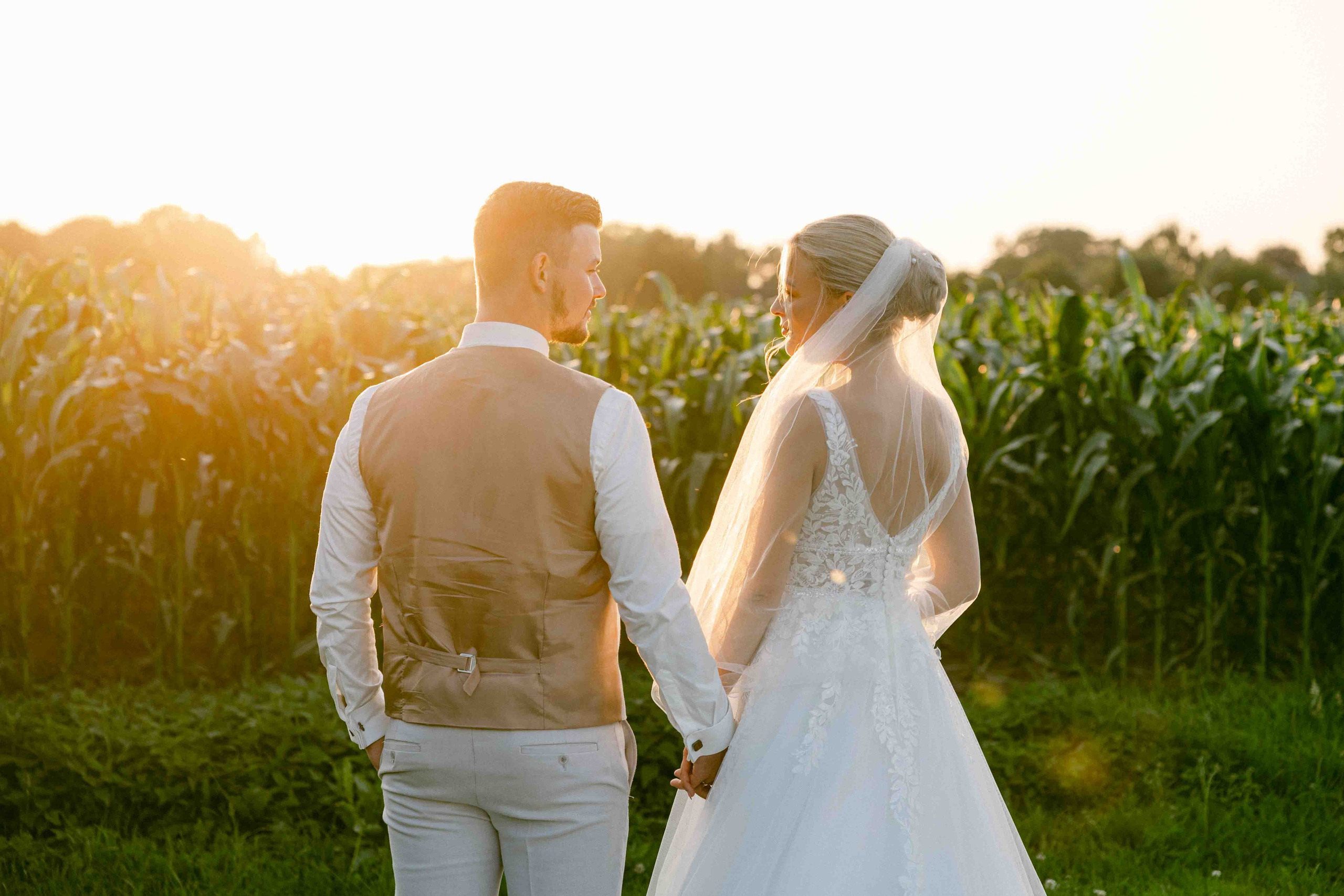 sonnenuntergang fotoshooting bei hochzeit im ak happiness 