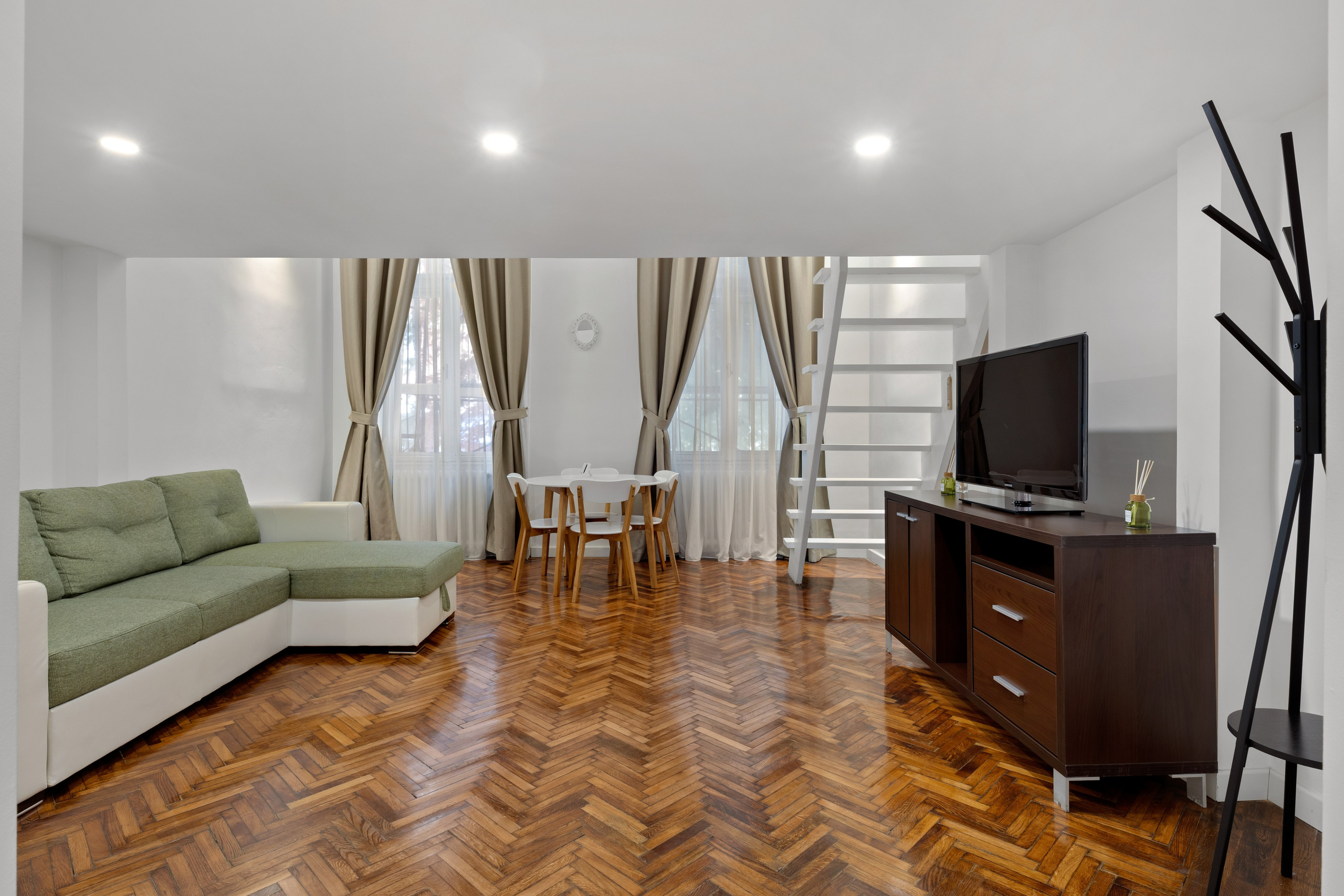 INTERIOR - REALESTATE. Samuel Ciobanu
