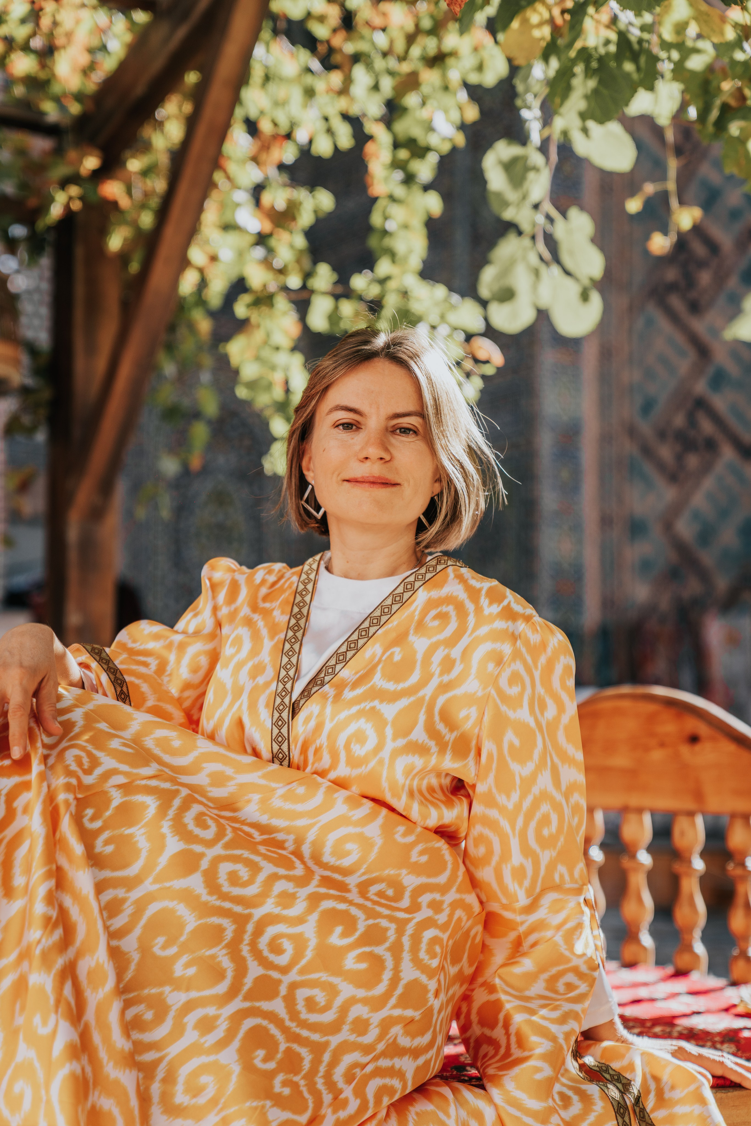 Этнические платья для фотографий в Бухаре. Фотограф в Узбекистане и Самарканде Джасур Марупов