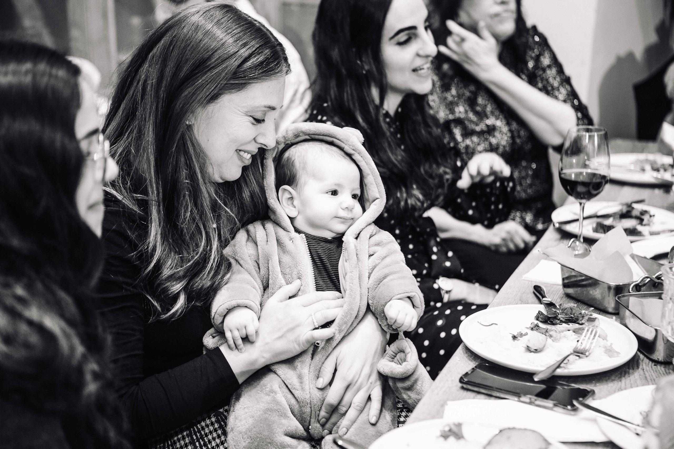 PARTY IN A RESTAURANT WITH THE WHOLE FAMILY. Https://shi-photo.com/