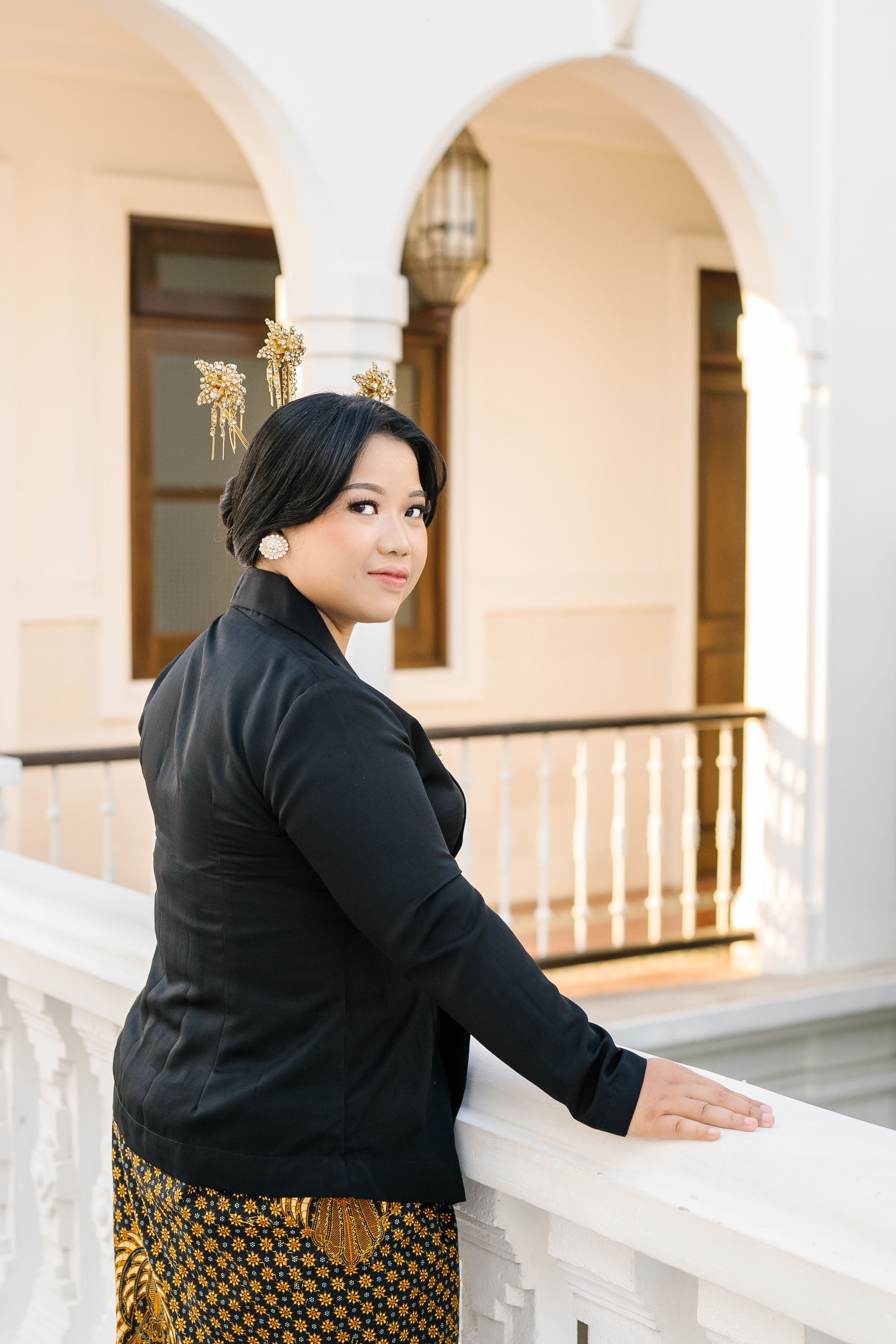 Prewedding Photo Shoot with Javanese style. Female Photographer in Bali