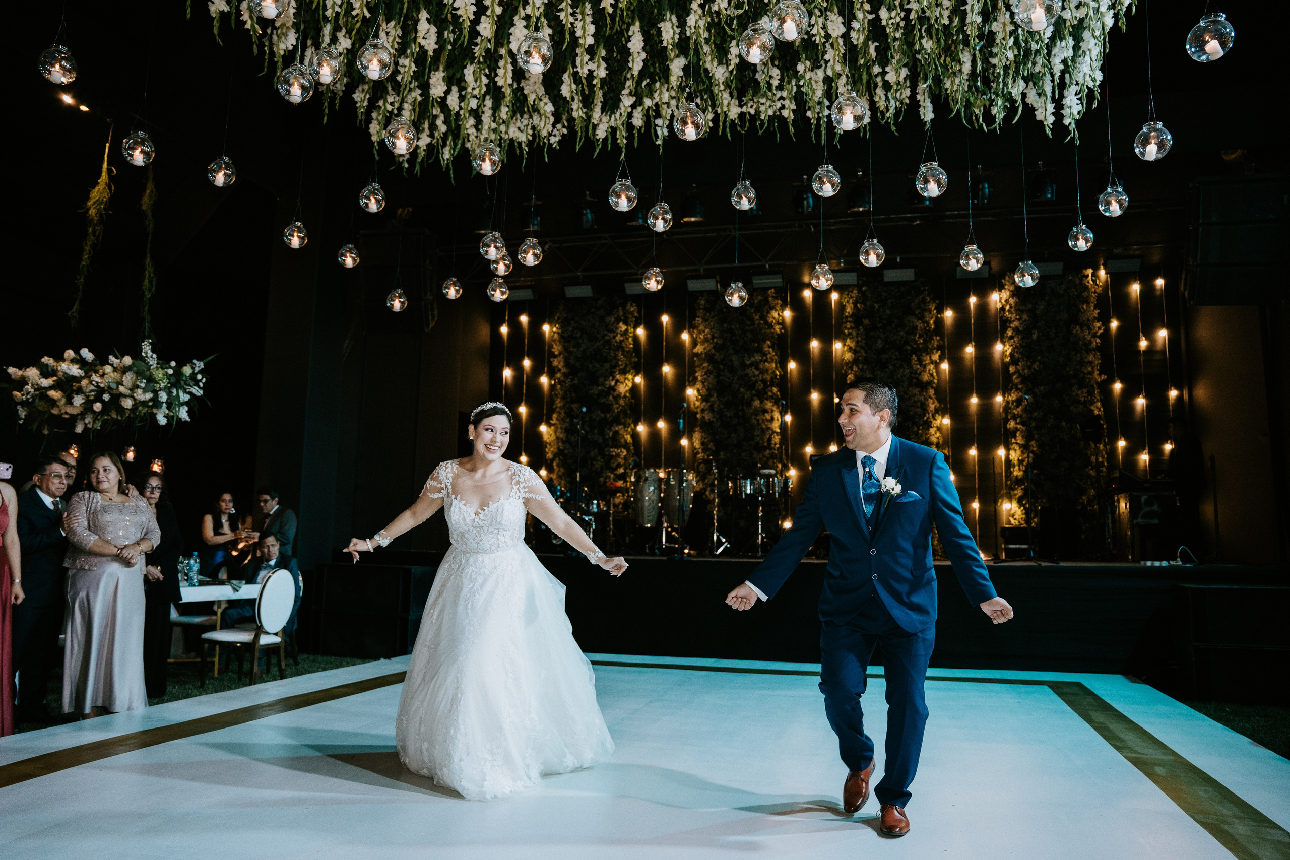 Un vistazo de un día especial. Fotógrafo de Bodas en Lima | Ronhy Altamirano. Fotografía narrativa y cinematográfica para bodas, quinceañeras y eventos exclusivos