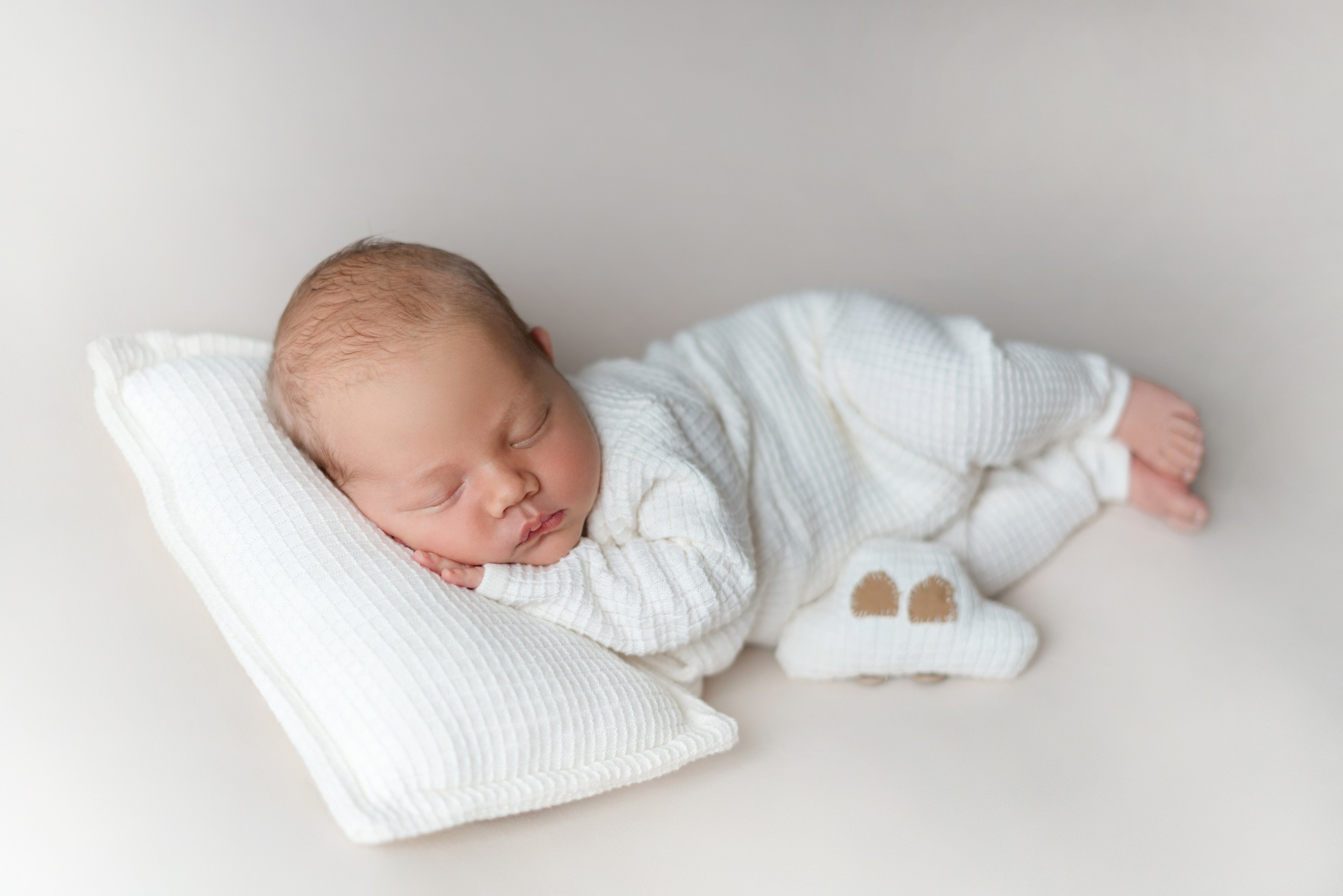 Neugeborenenfotografie in Rastatt, Baden-Baden, Karlsruhe und Umgebung – Liebevolle Babyfotos | Anastasia Fadeev</title>. Fotograf aus Rastatt, Baden-Baden, Karlsruhe, Fadeev-photo