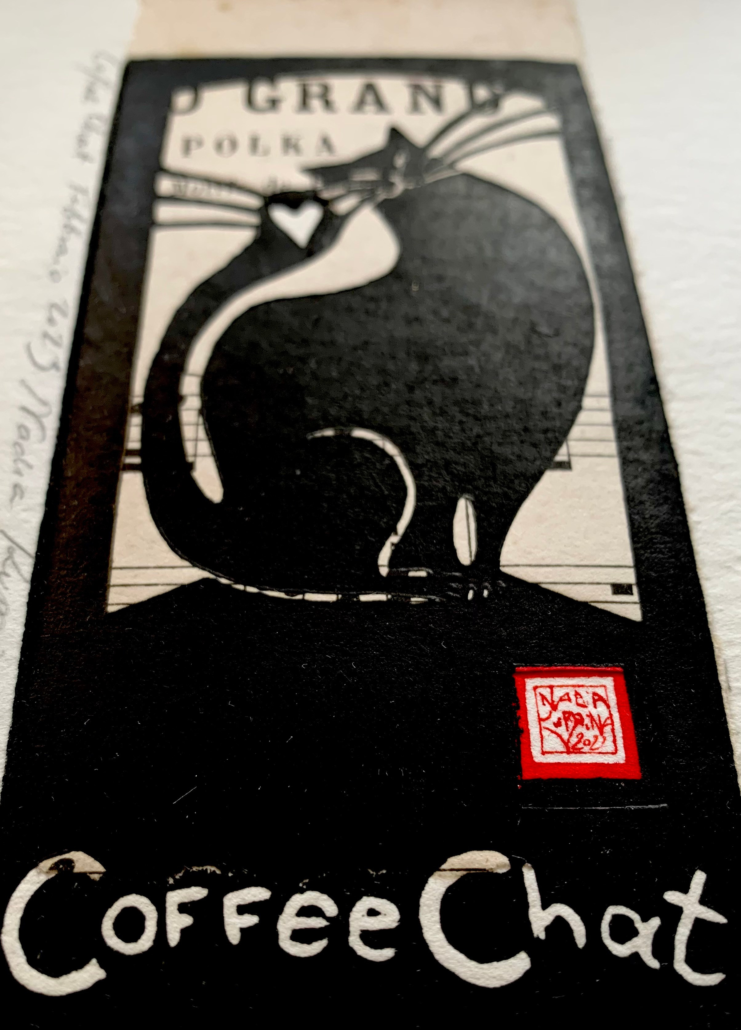 Small print, linocut, linogravire, linograbado, hand print, lovestory, family story, collage, collage art, collage print, cat and dog, black cat, chat noir, pets, animal stories, lover, cat lover, grand piano, polca, music score, coffee, chat