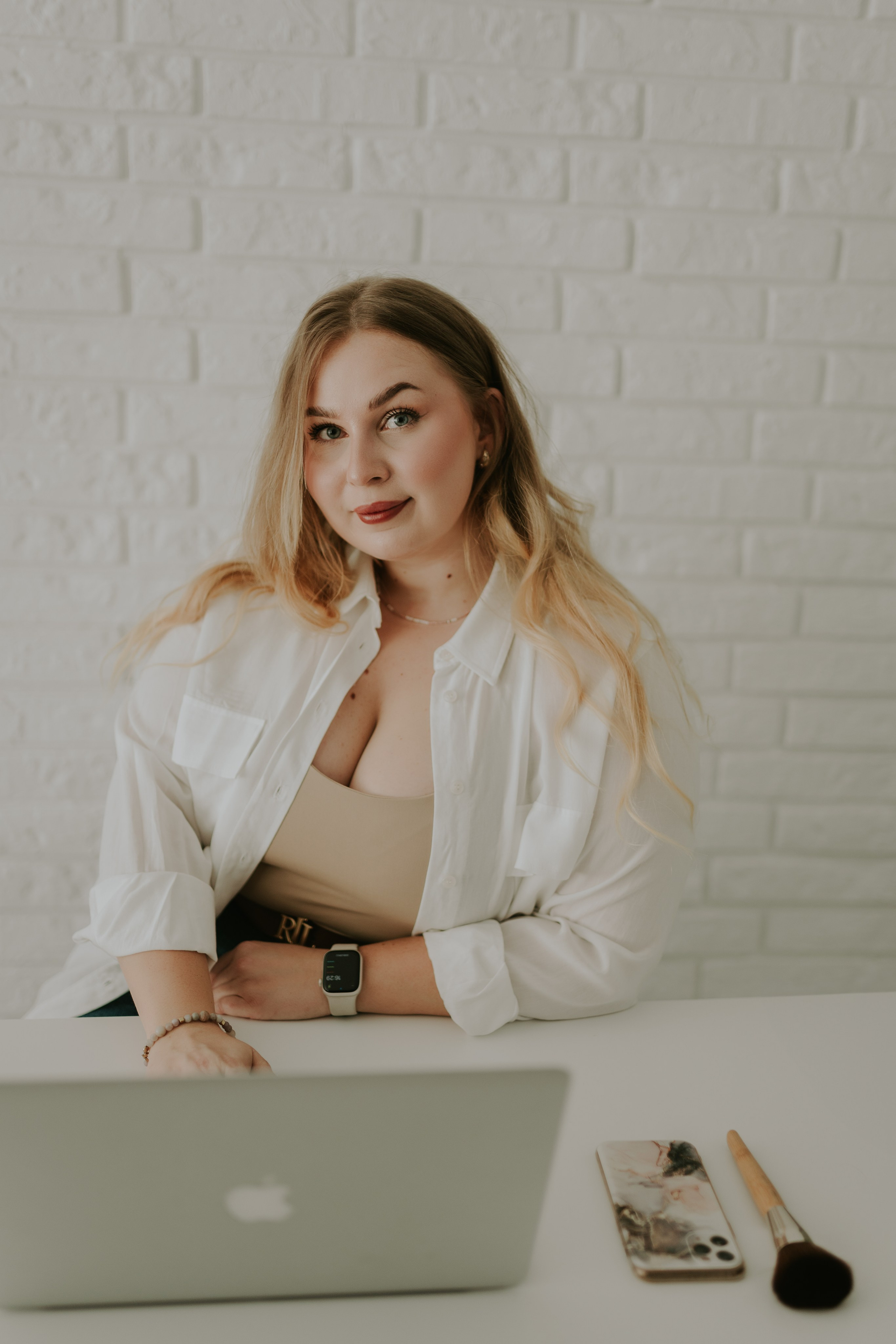 SESJA BIZNESOWA WIKTORII. Karkowskafoto - fotografia miłości