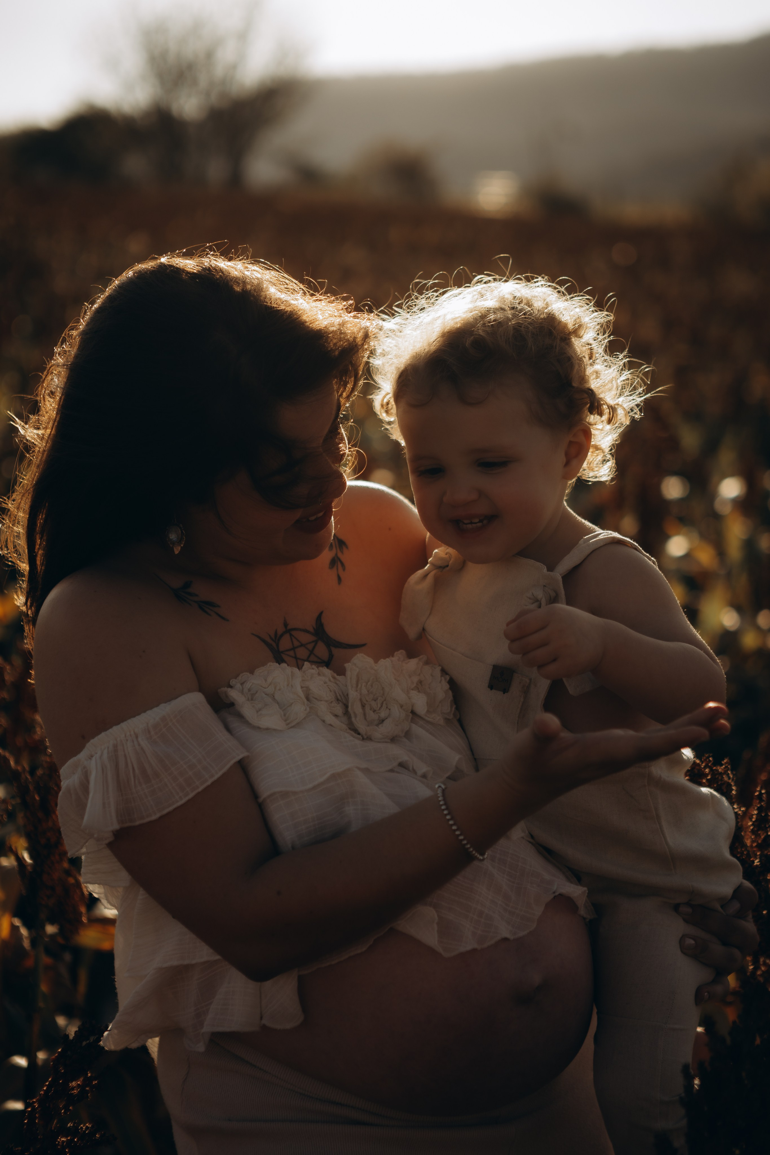 momento espontâneo de família em ensaio ao ar livre em Sorocaba