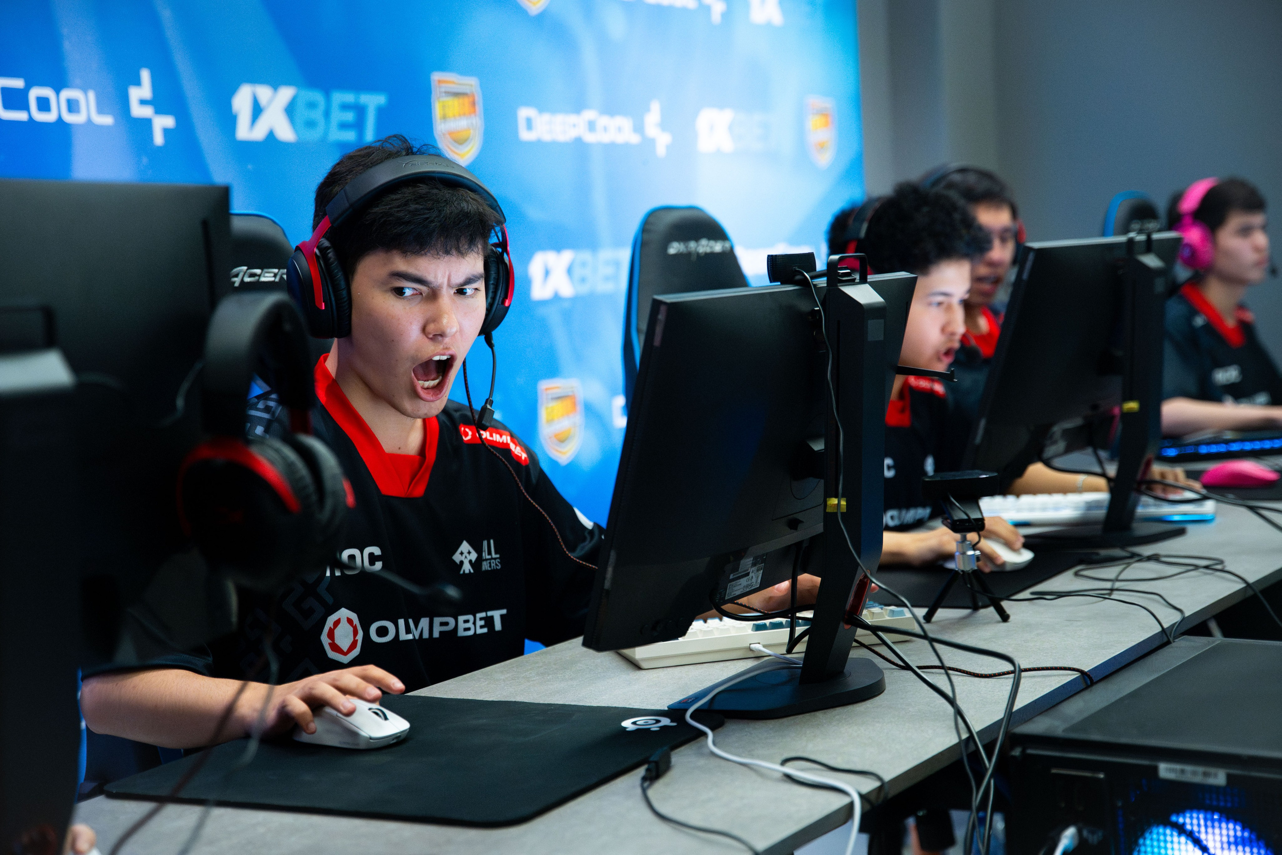 LanDaLan & FRAG & GLuck Yungstar & UCA