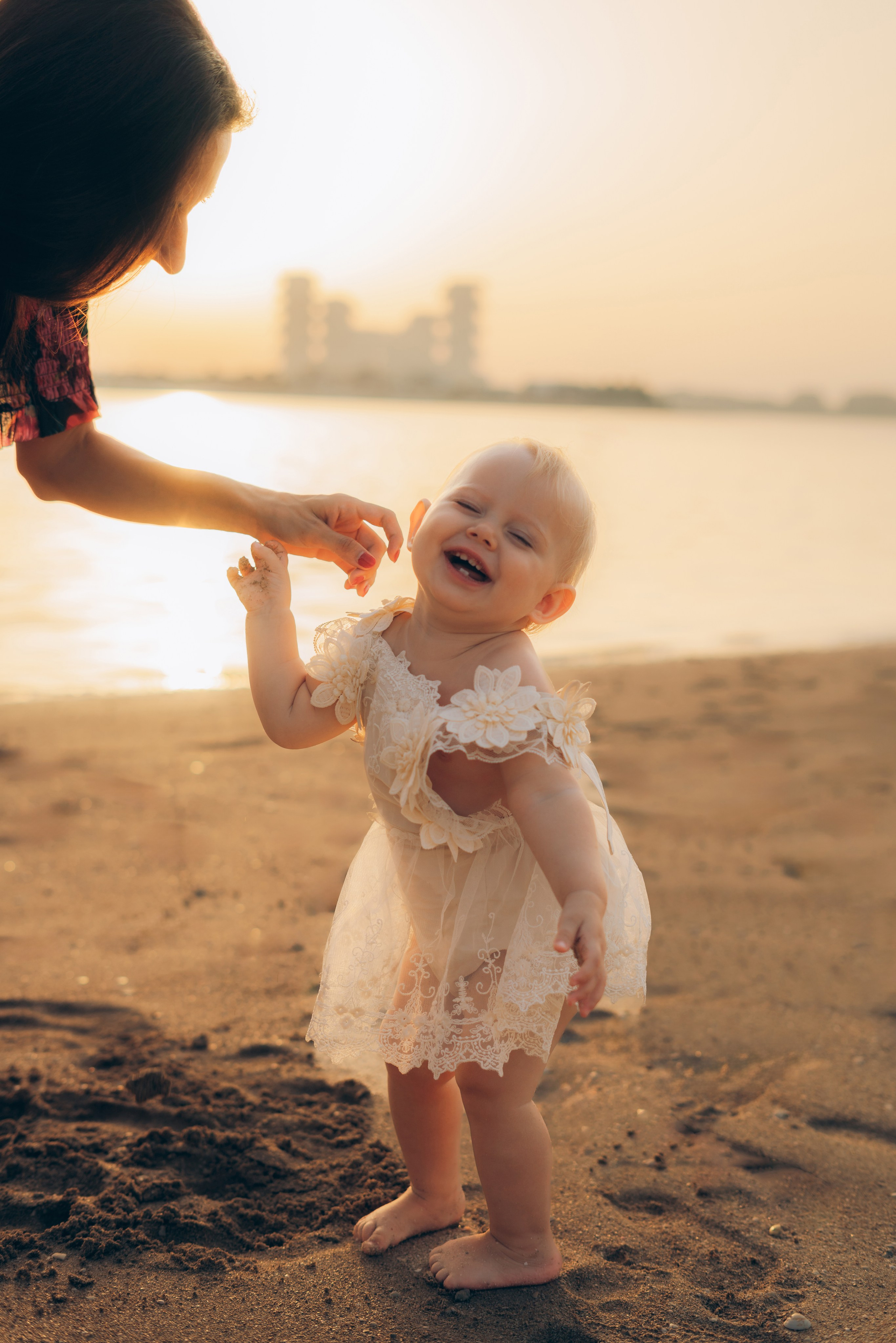 Beauty of the sunset on the beach. Angela Iakovleva — Family Photographer in Dubai