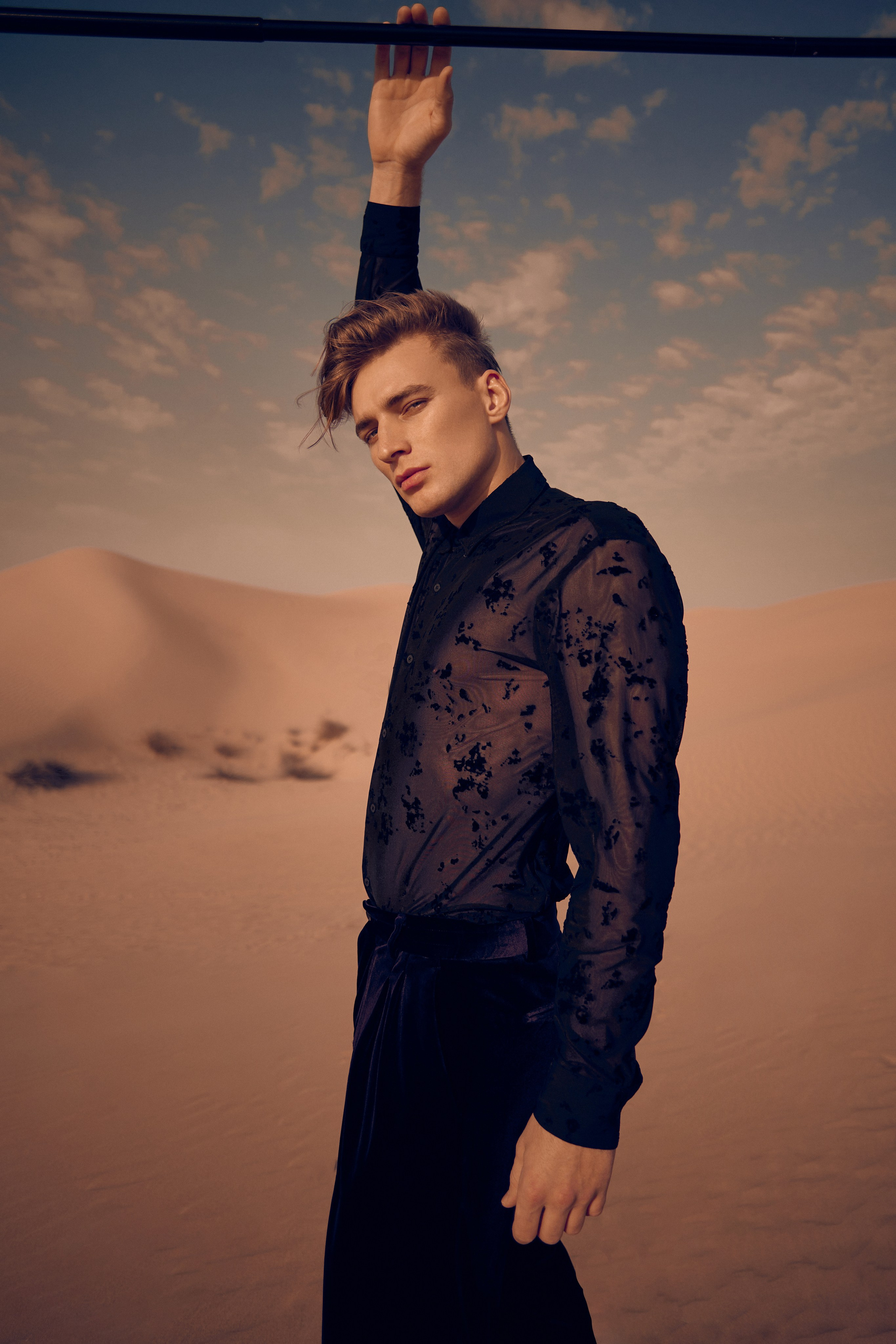 Desert. Female Photographer in Dubai