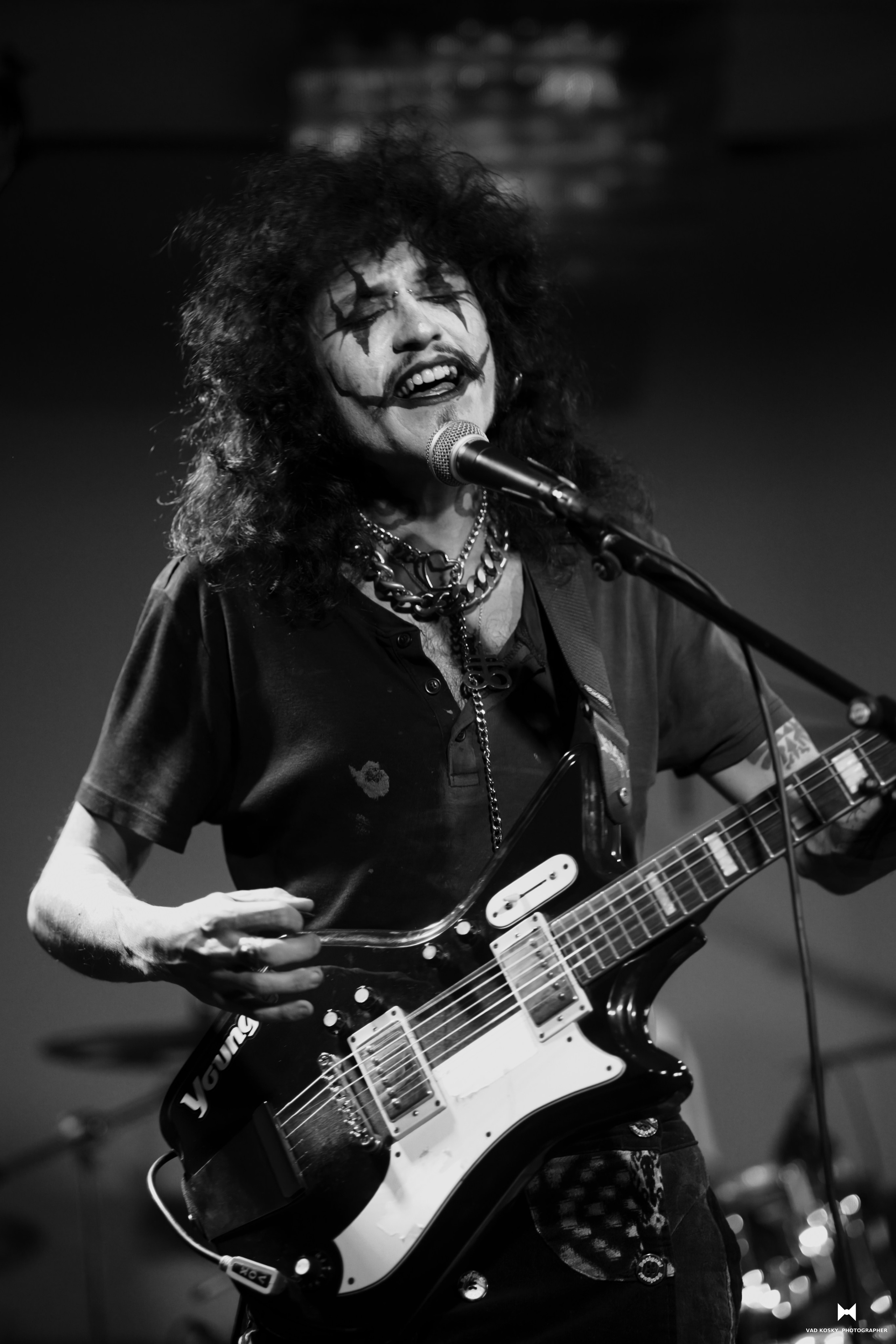 Crimson bass — Mary Bar Haifa 28.11.25. Vad Kosky Photographer