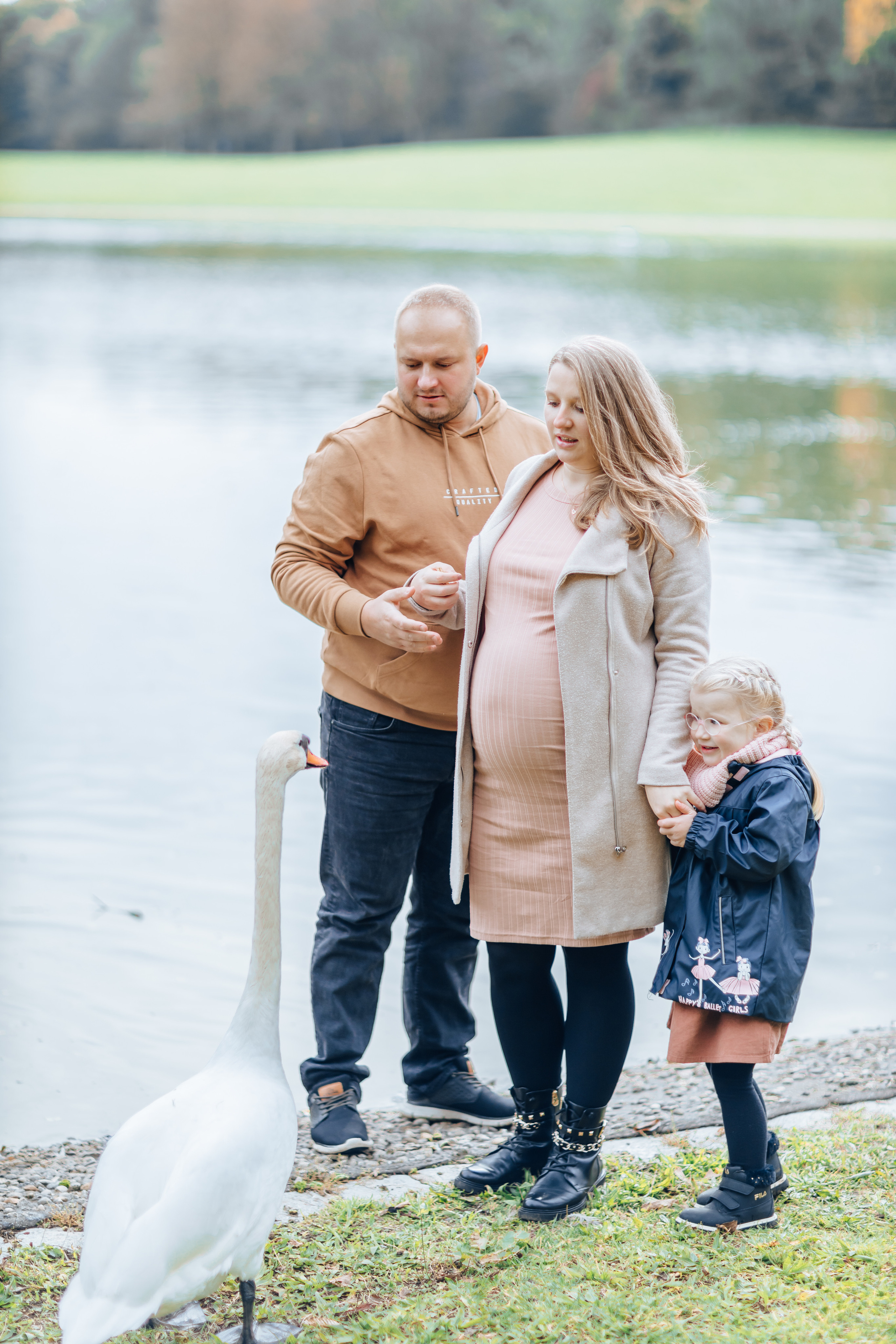 Ostpark Babybauch. Hochzeitsfotograf München Taufe Familienfotograf Tanja Mauke