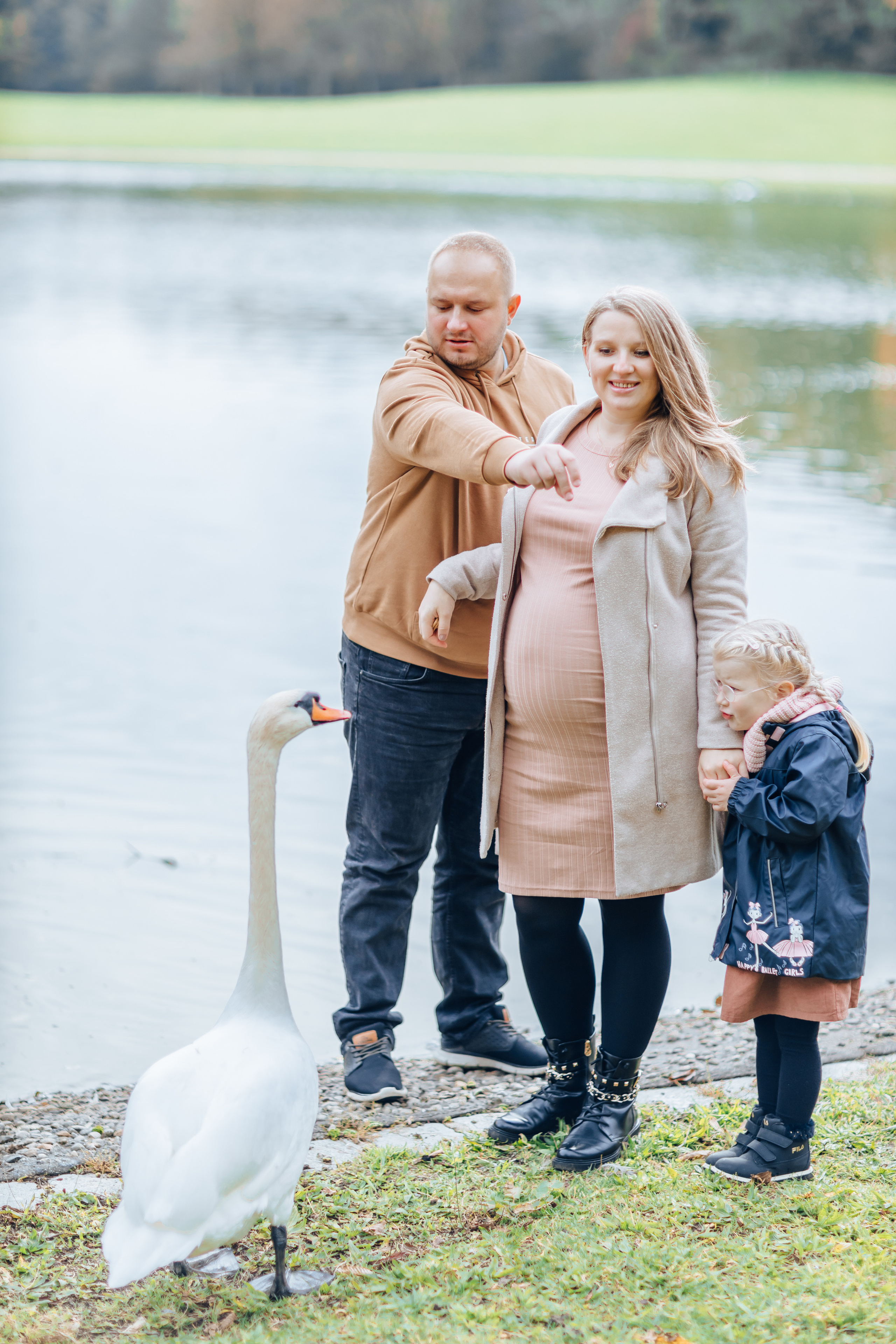 Ostpark Babybauch. Hochzeitsfotograf München Taufe Familienfotograf Tanja Mauke
