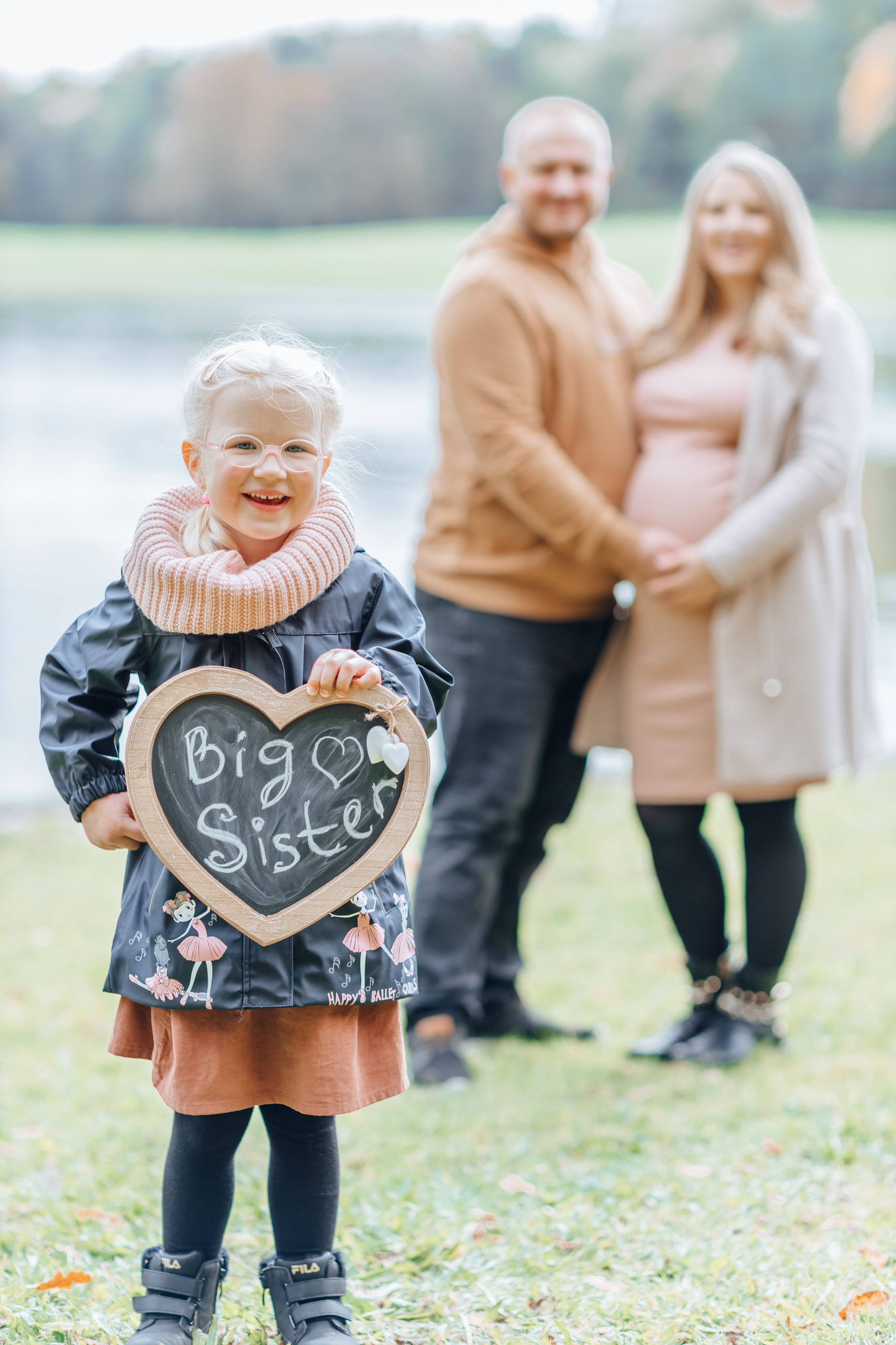 Ostpark Babybauch. Hochzeitsfotograf München Taufe Familienfotograf Tanja Mauke