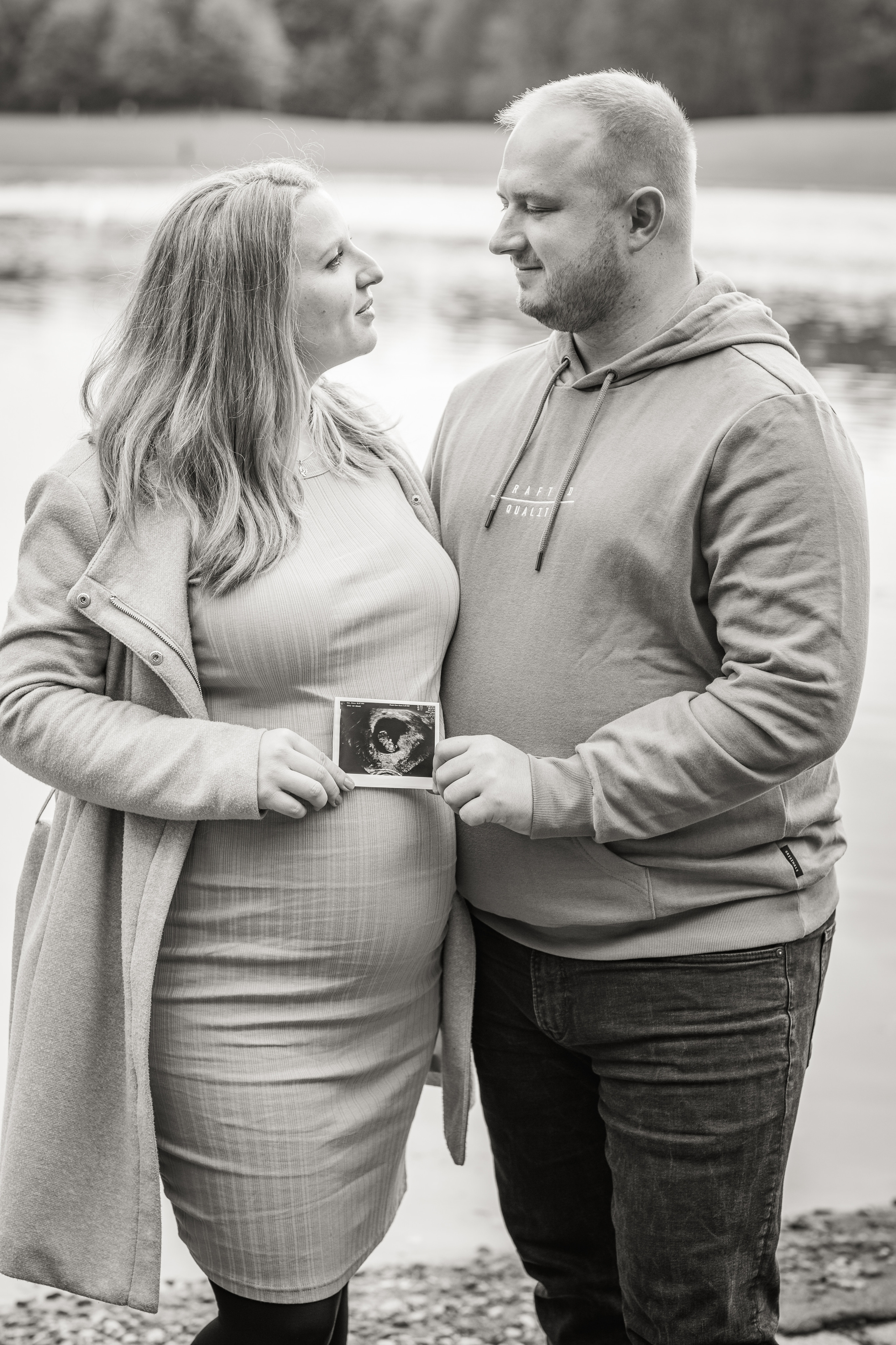 Ostpark Babybauch. Hochzeitsfotograf München Taufe Familienfotograf Tanja Mauke