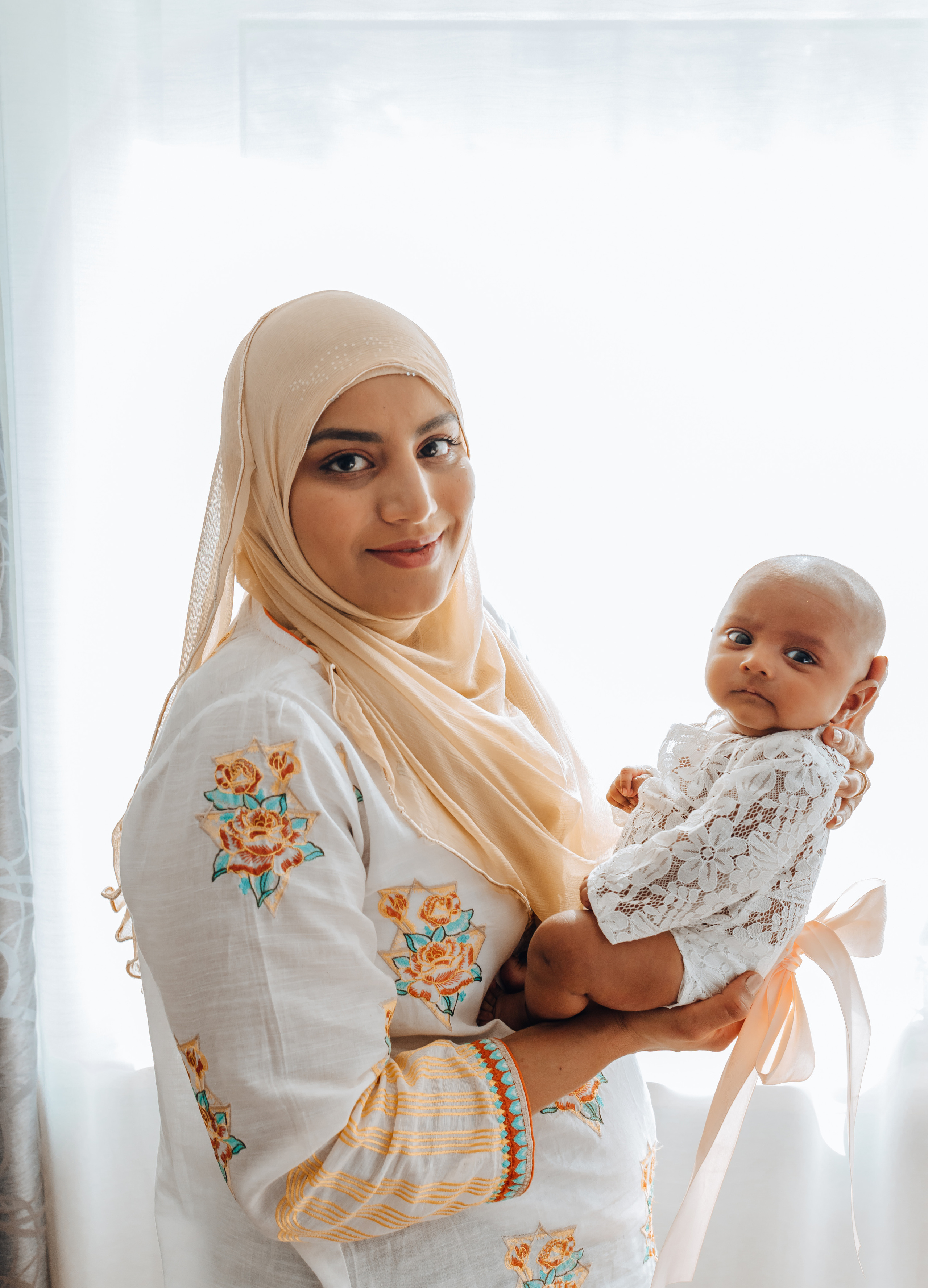 Zwillingsschwestern. Hochzeitsfotograf München Taufe Familienfotograf Tanja Mauke