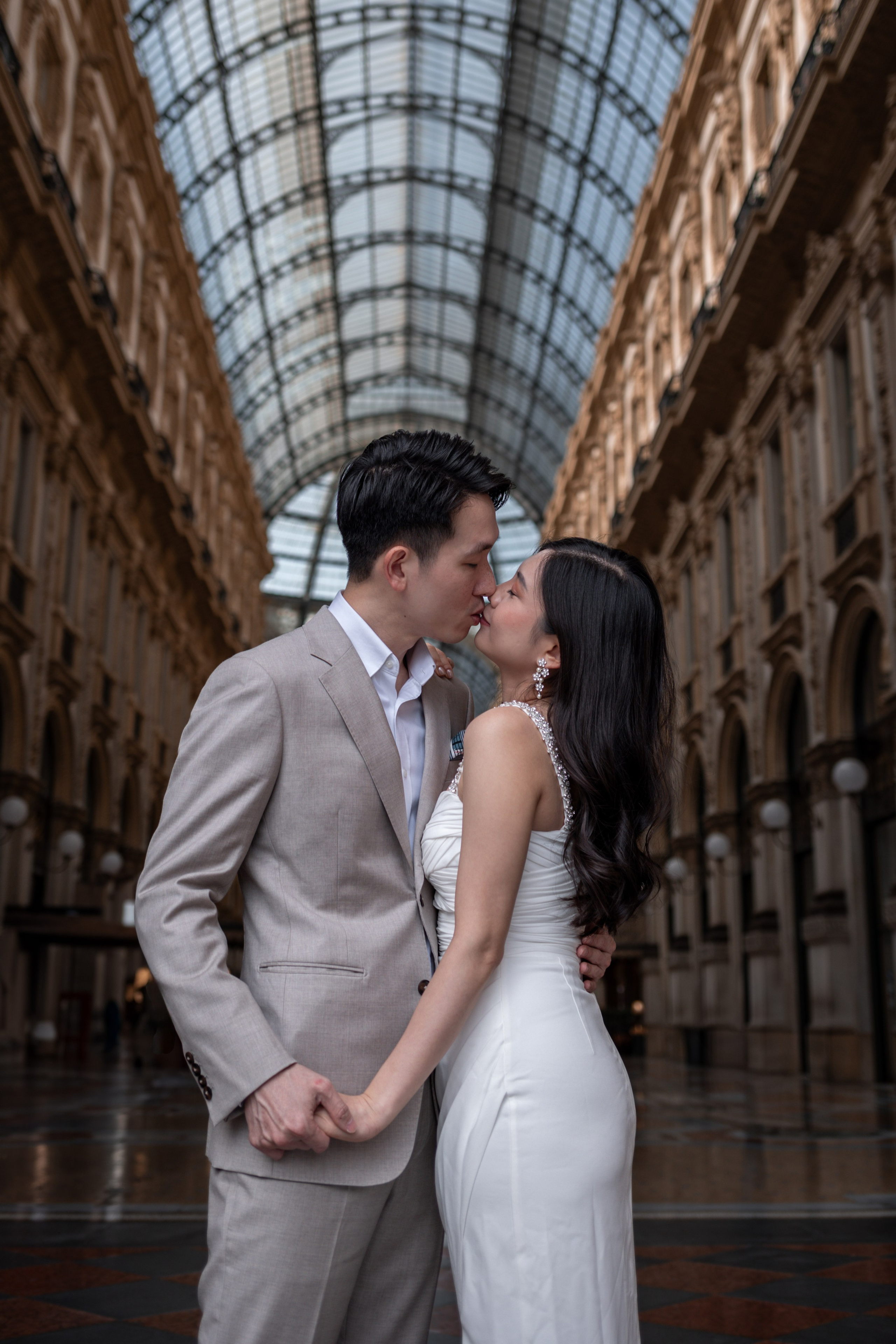 Walk in Milan. Photographer in Milan |Mila Pro Photo