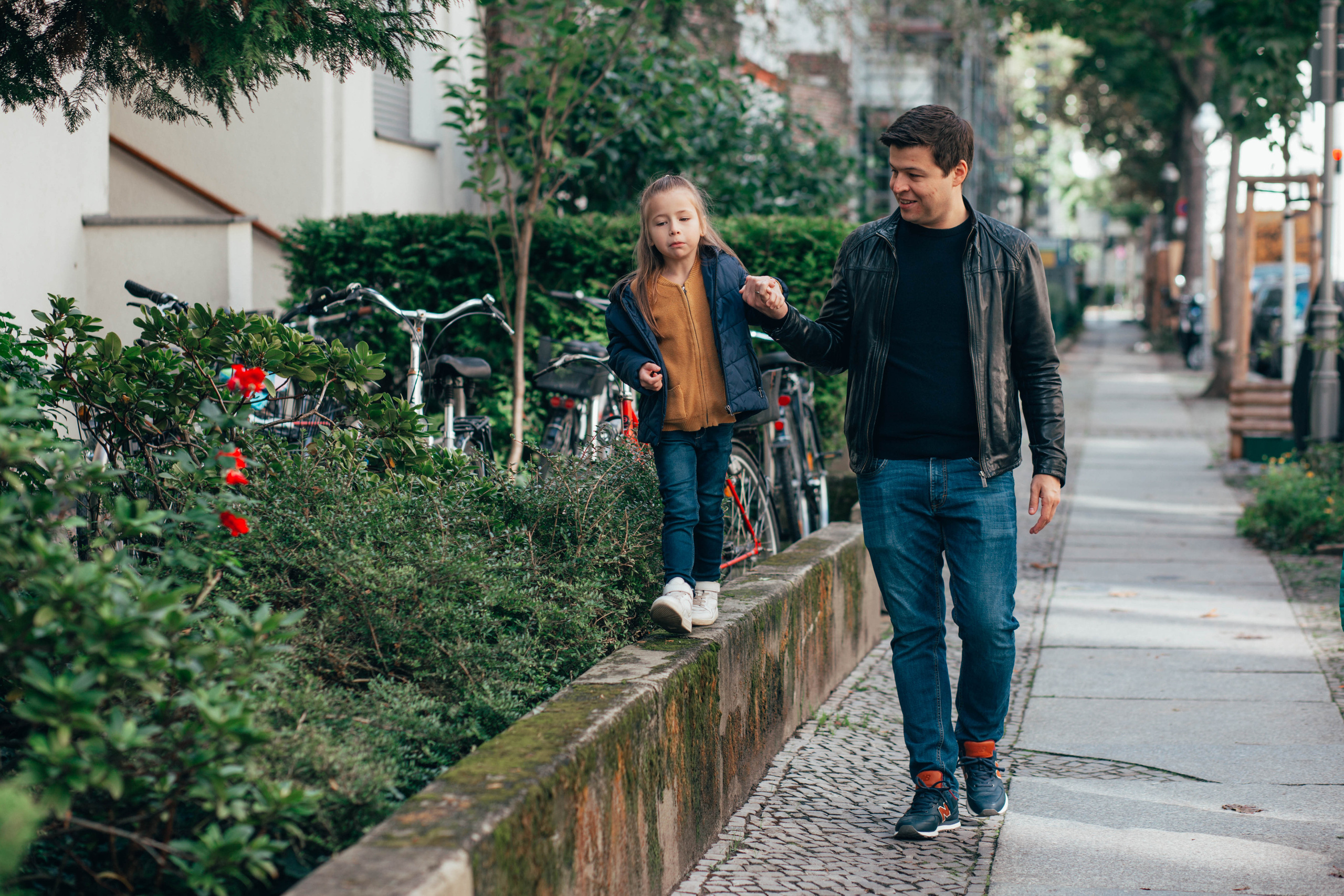 Familienwanderung. Portrait family photographer in Berlin Elena Zakh