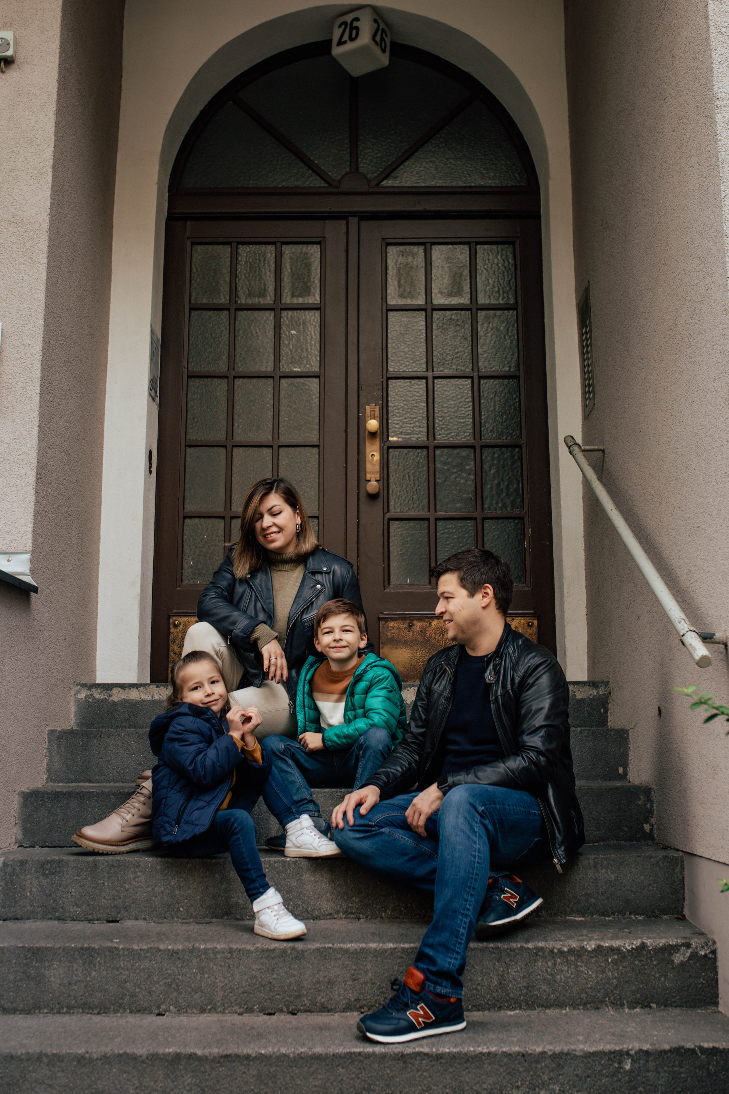 Familienwanderung. Portrait family photographer in Berlin Elena Zakh
