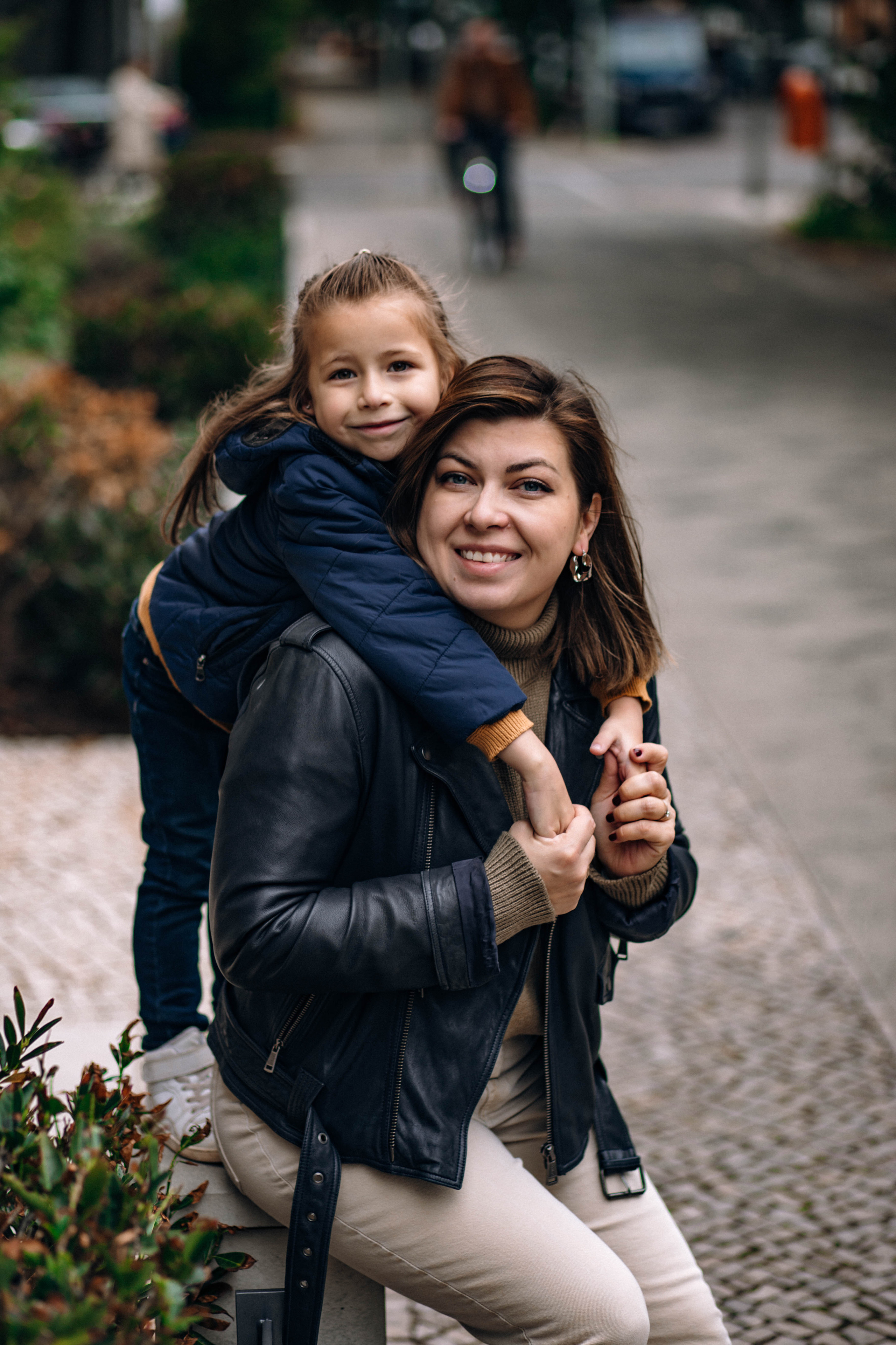 Familienwanderung. Portrait family photographer in Berlin Elena Zakh
