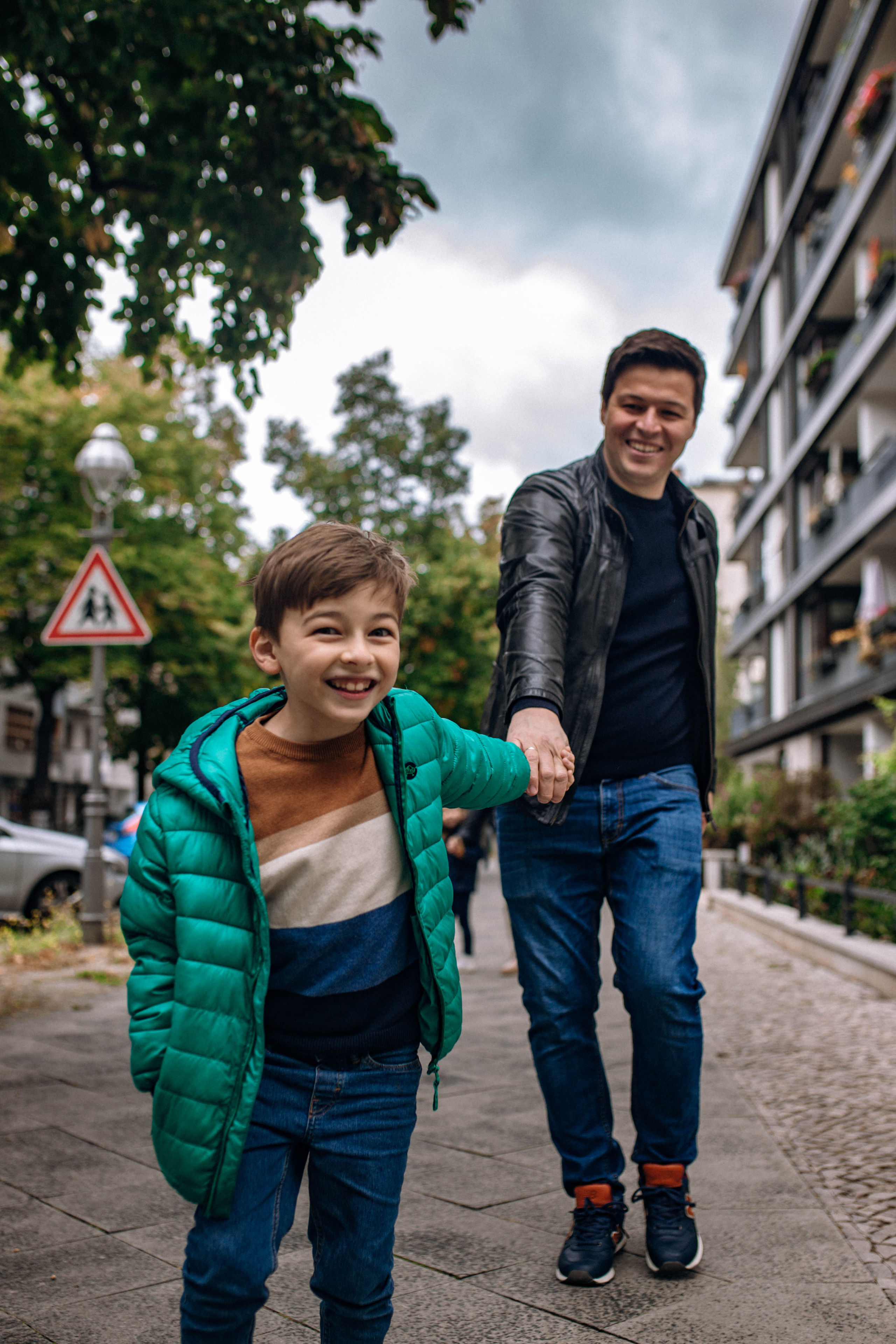 Familienwanderung. Portrait family photographer in Berlin Elena Zakh