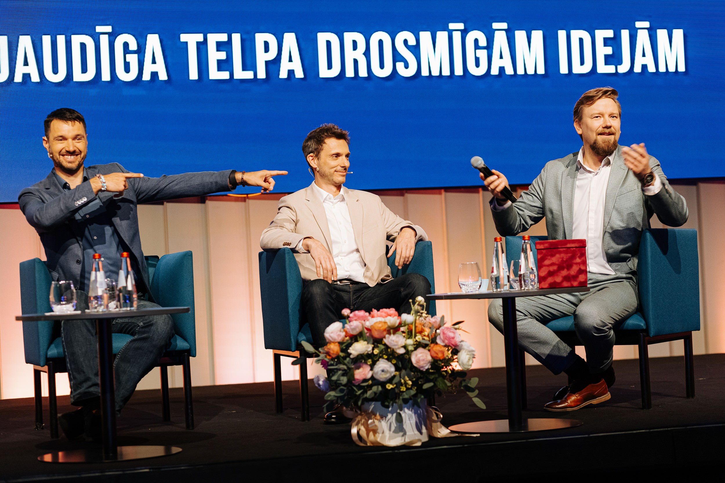 Dzīvesvirsotnes konference. Kāzu un ģimenes fotogrāfs Rīgā